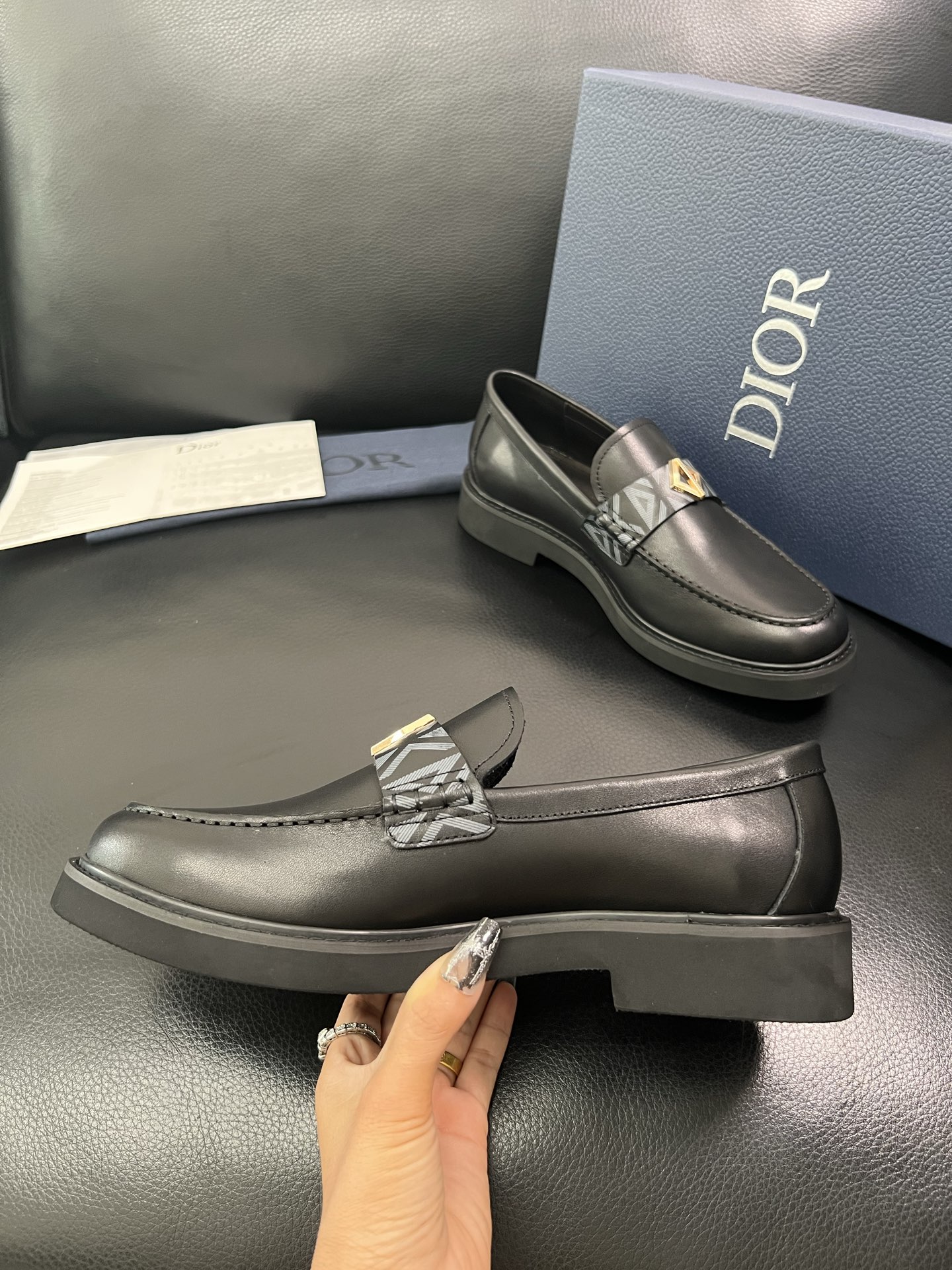 Dior 顶级工艺品 迪奥 专柜同步 原厂配置，意大利进口原版牛皮面料，透气舒适进口水染牛里垫，鞋底：原