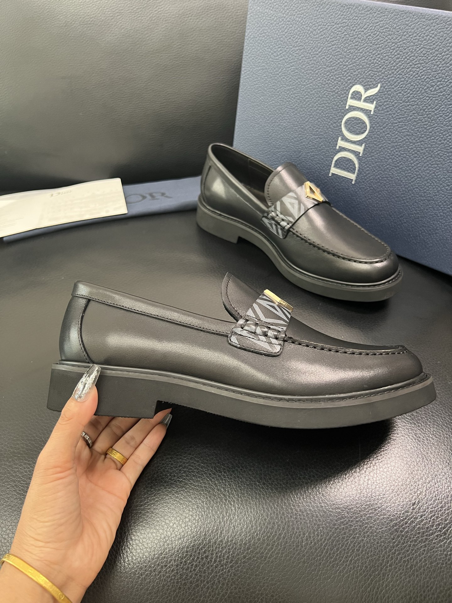 Dior 顶级工艺品 迪奥 专柜同步 原厂配置，意大利进口原版牛皮面料，透气舒适进口水染牛里垫，鞋底：原