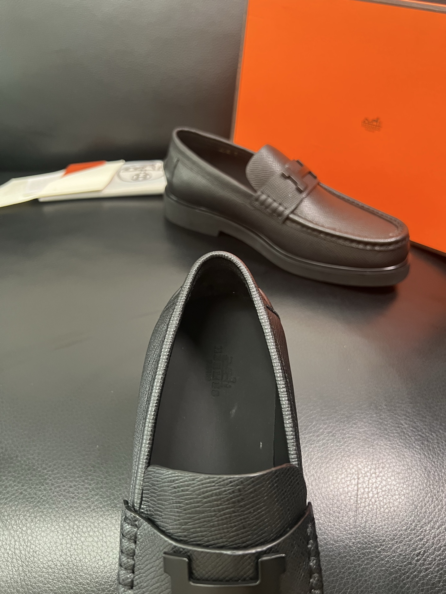Hermes 顶级工艺品 爱马仕 专柜同步 原厂配置，意大利进口原版牛皮面料，透气舒适进口水染牛里垫，鞋