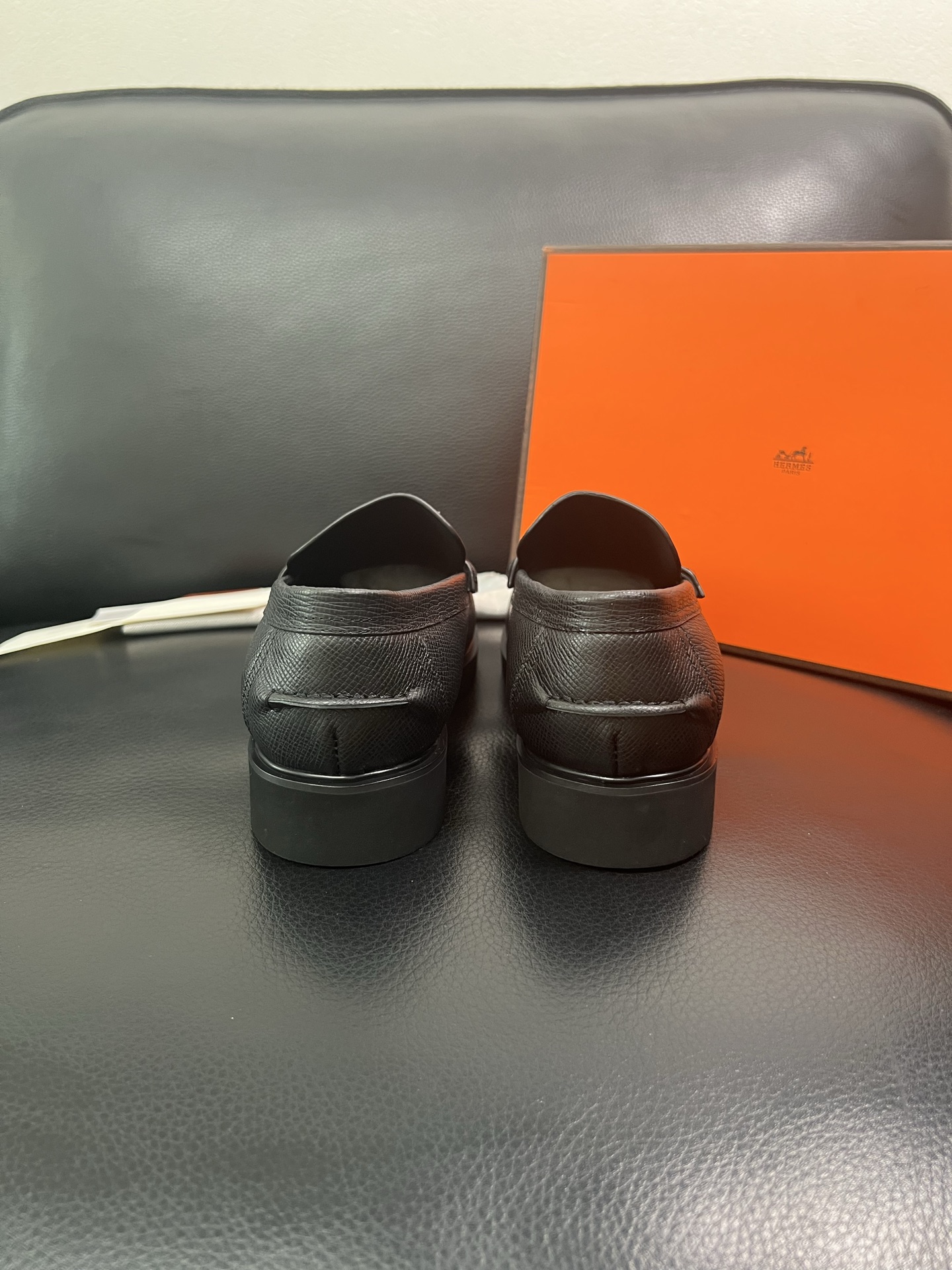 Hermes 顶级工艺品 爱马仕 专柜同步 原厂配置，意大利进口原版牛皮面料，透气舒适进口水染牛里垫，鞋