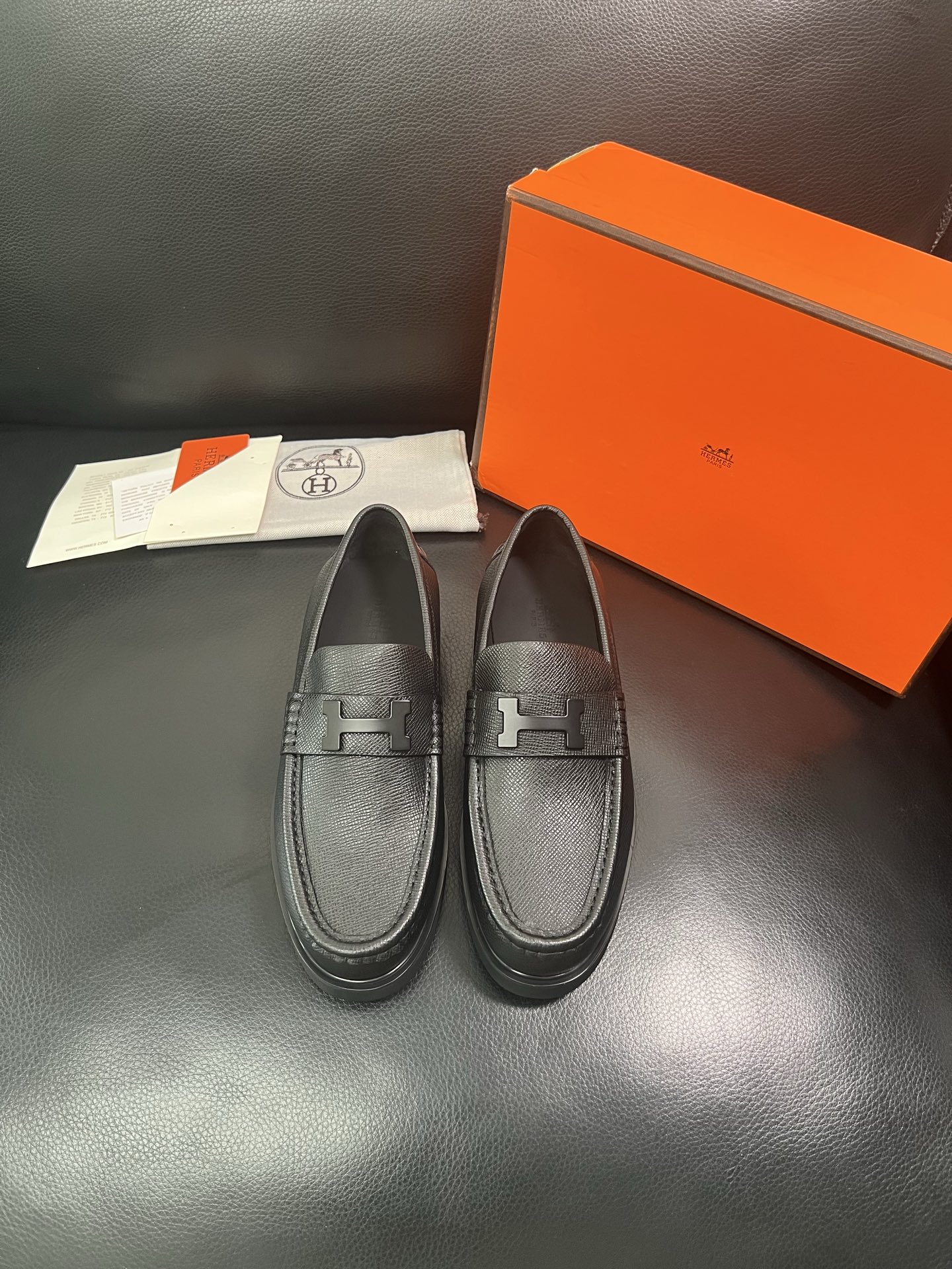 Hermes 顶级工艺品 爱马仕 专柜同步 原厂配置，意大利进口原版牛皮面料，透气舒适进口水染牛里垫，鞋