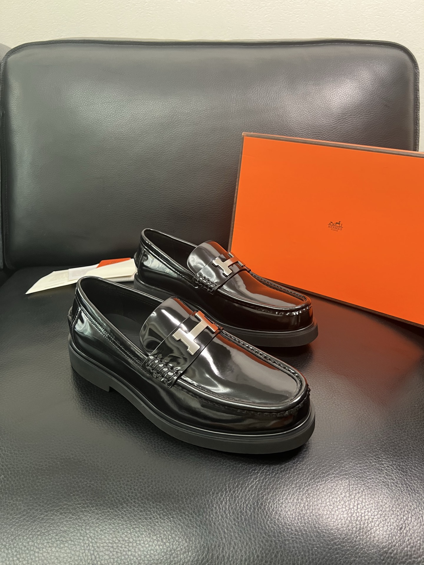 Hermes 顶级工艺品 爱马仕 专柜同步 原厂配置，意大利进口原版牛皮面料，透气舒适进口水染牛里垫，鞋