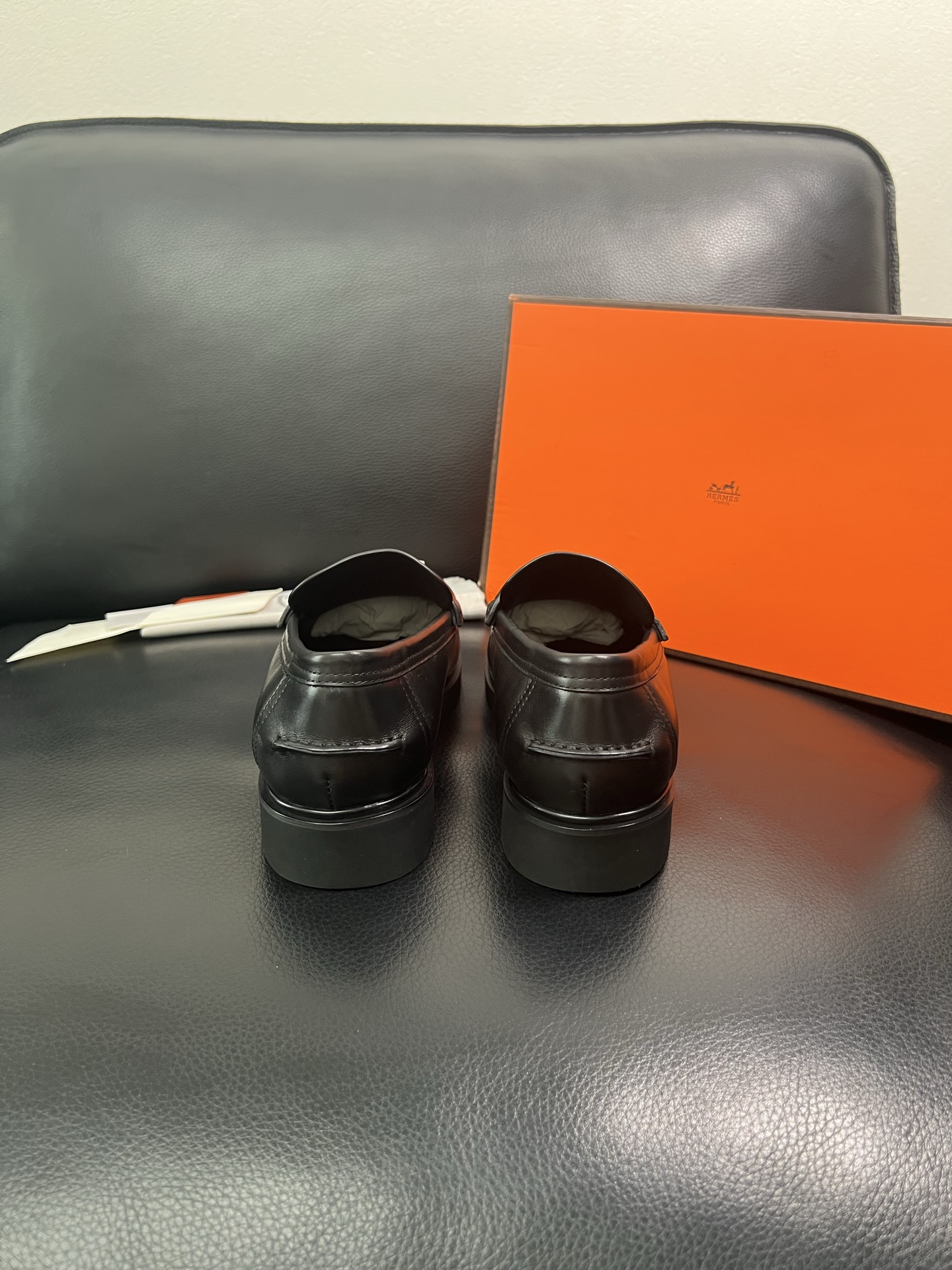 Hermes 顶级工艺品 爱马仕 专柜同步 原厂配置，意大利进口原版牛皮面料，透气舒适进口水染牛里垫，鞋