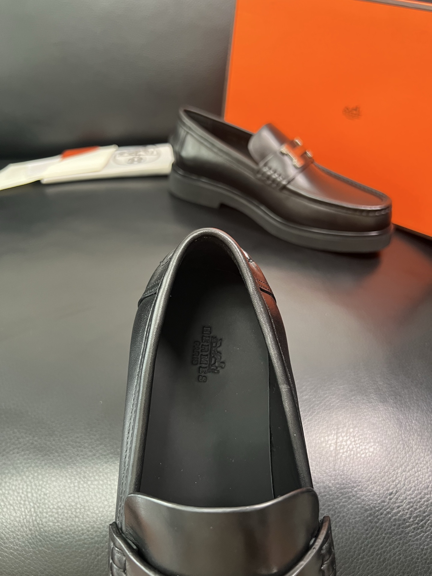 Hermes 顶级工艺品 爱马仕 专柜同步 原厂配置，意大利进口原版牛皮面料，透气舒适进口水染牛里垫，鞋
