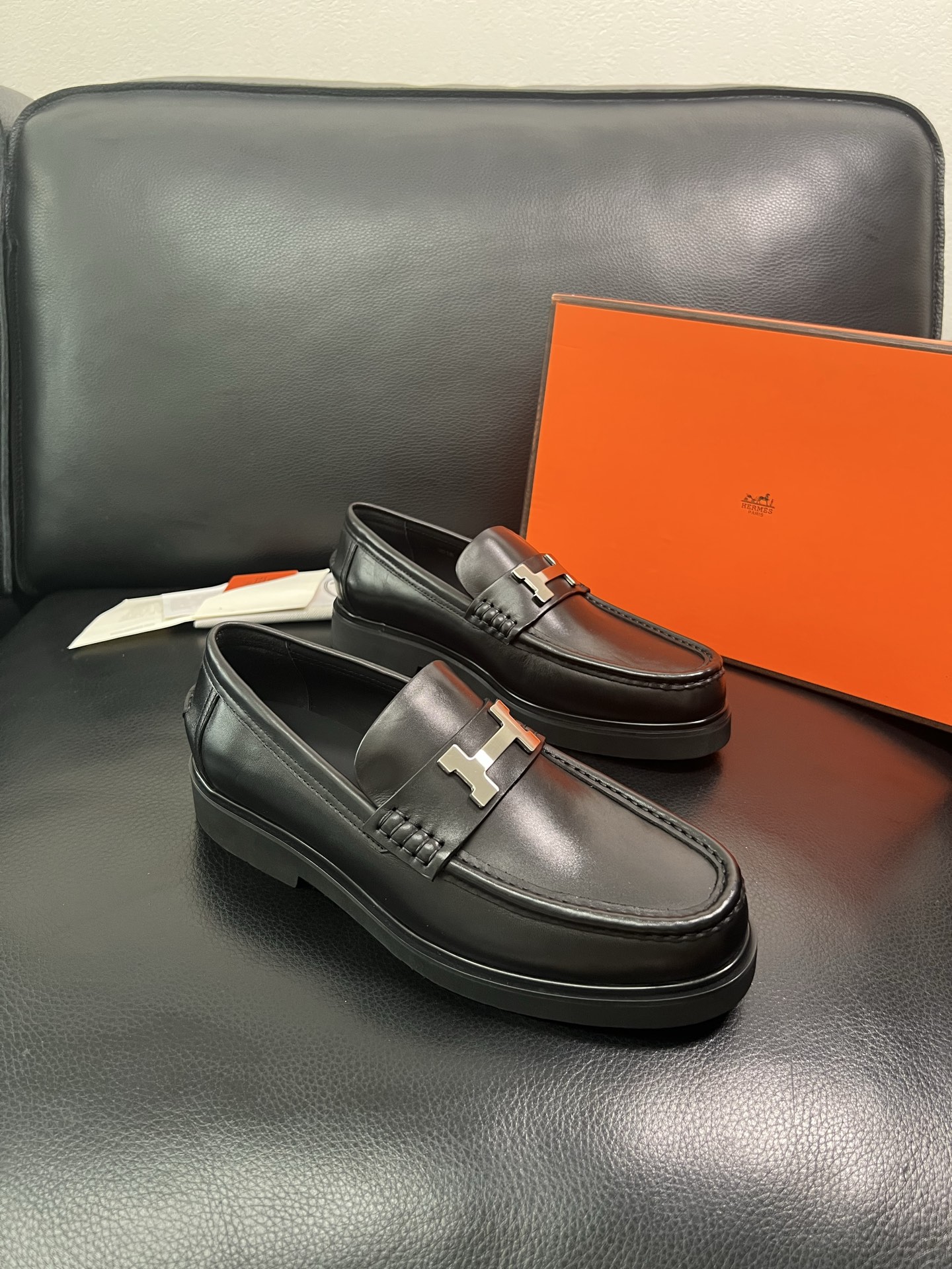 Hermes 顶级工艺品 爱马仕 专柜同步 原厂配置，意大利进口原版牛皮面料，透气舒适进口水染牛里垫，鞋