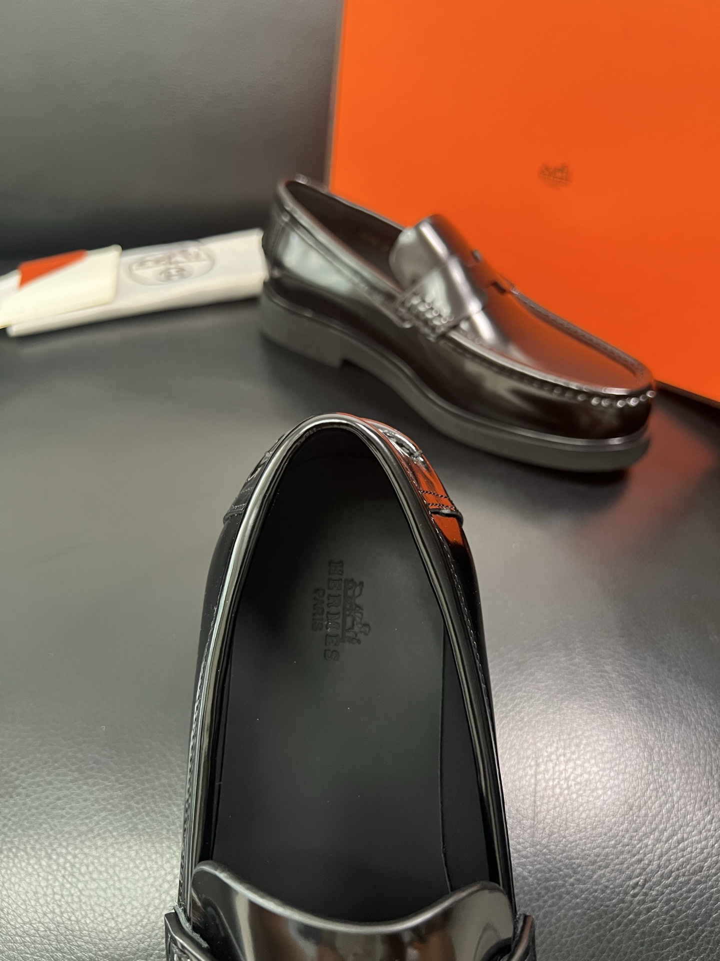 Hermes 顶级工艺品 爱马仕 专柜同步 原厂配置，意大利进口原版牛皮面料，透气舒适进口水染牛里垫，鞋