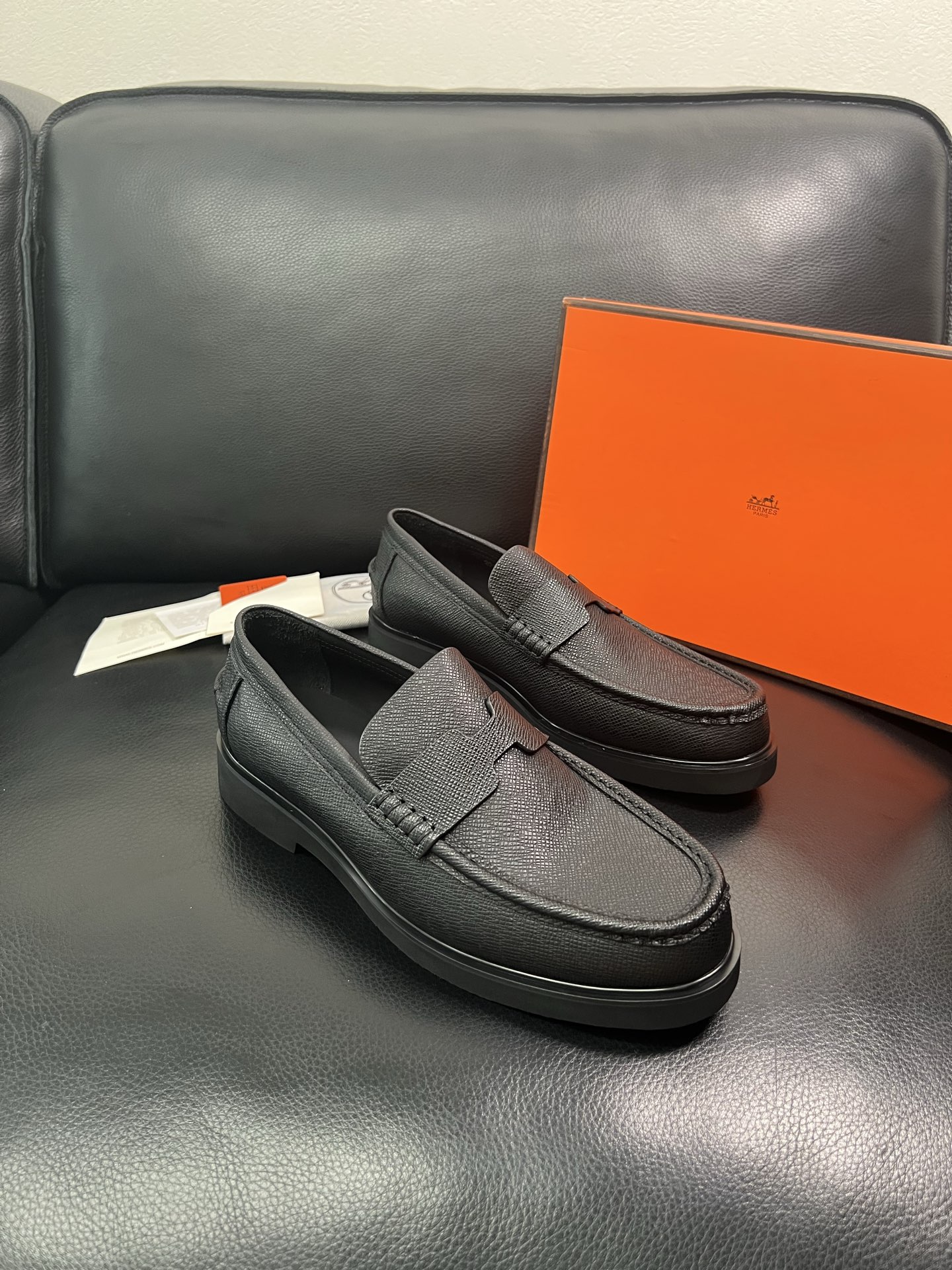 Hermes 顶级工艺品 爱马仕 专柜同步 原厂配置，意大利进口原版牛皮面料，透气舒适进口水染牛里垫，鞋