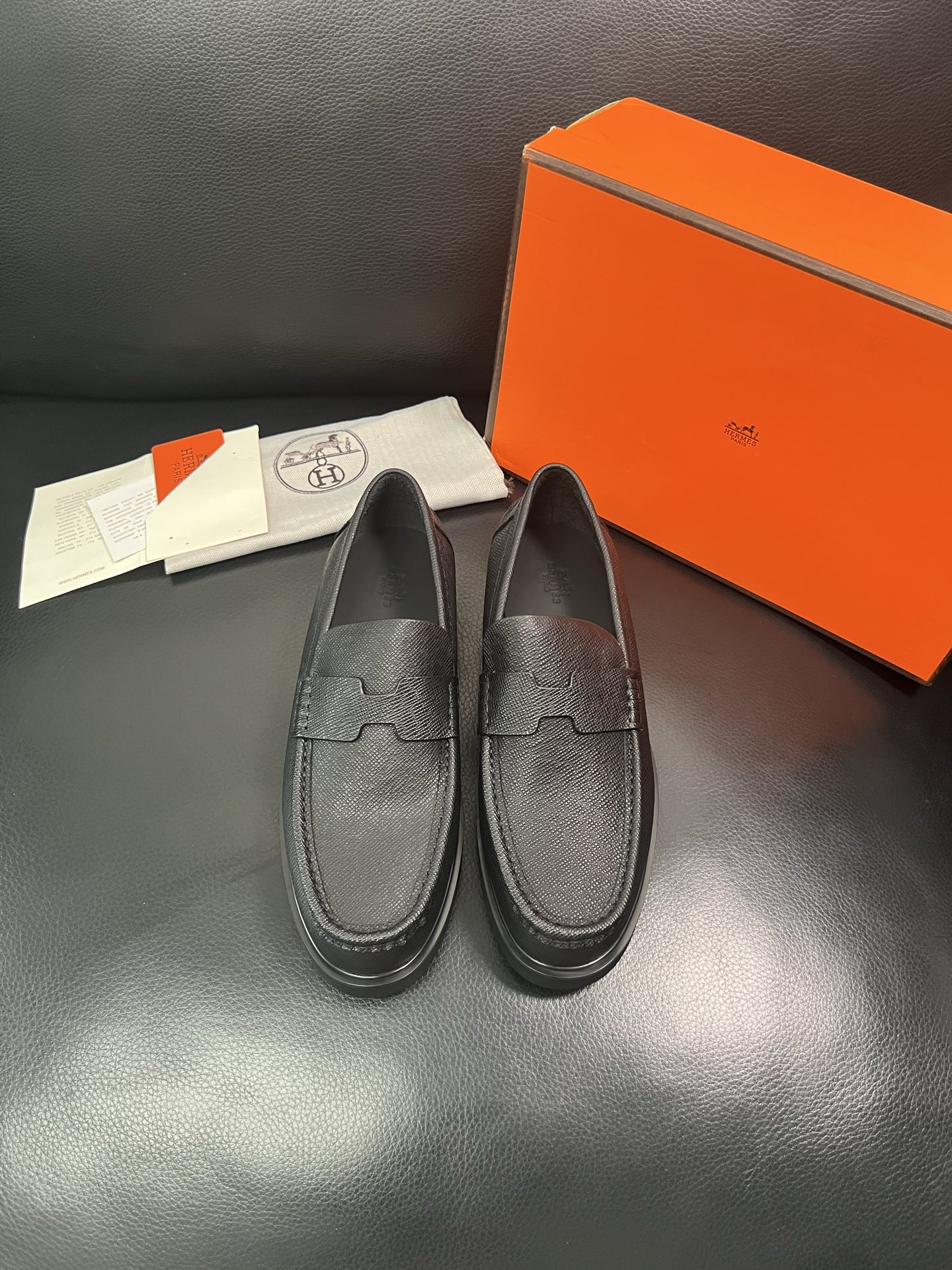 Hermes 顶级工艺品 爱马仕 专柜同步 原厂配置，意大利进口原版牛皮面料，透气舒适进口水染牛里垫，鞋