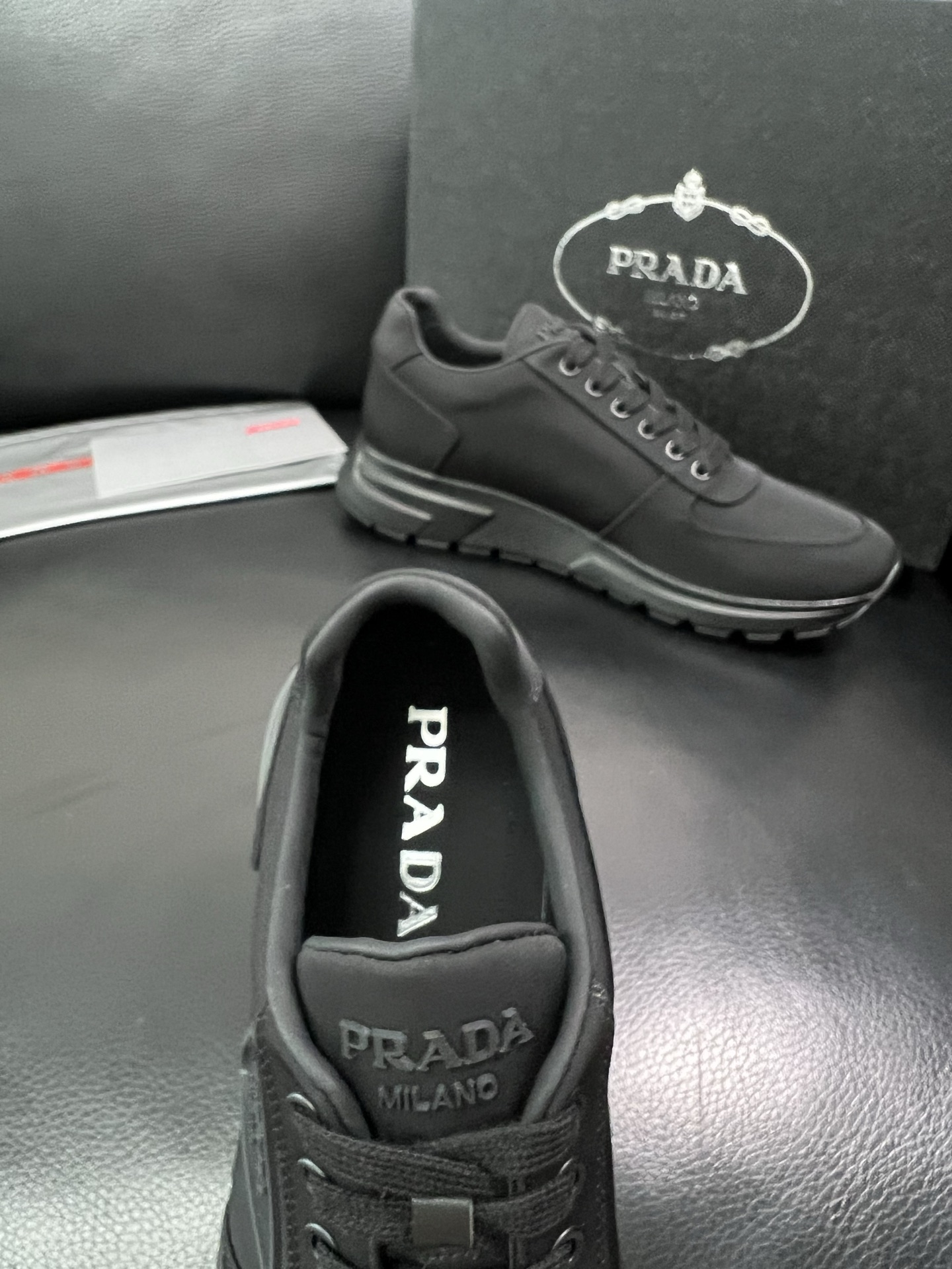 Prada 顶级工艺品 普拉达 专柜同步，原厂配置意大利进口牛皮面料，高品质复杂拼接工艺，进口牛皮内里垫