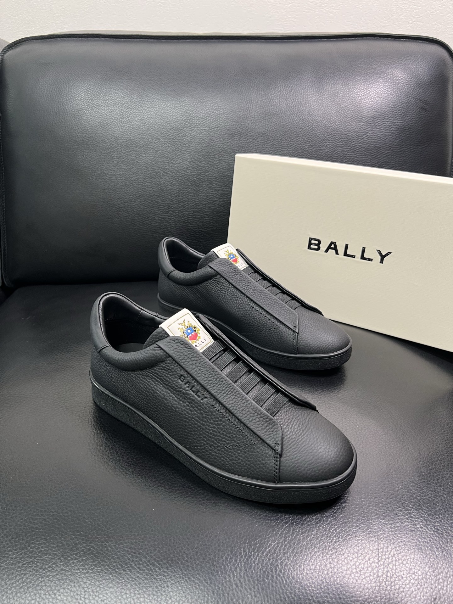 BALLY 顶级工艺品 巴利 经典配色专柜同步，鞋面意大利进口牛皮面料，进口水染牛皮里垫 ，鞋底：原厂特