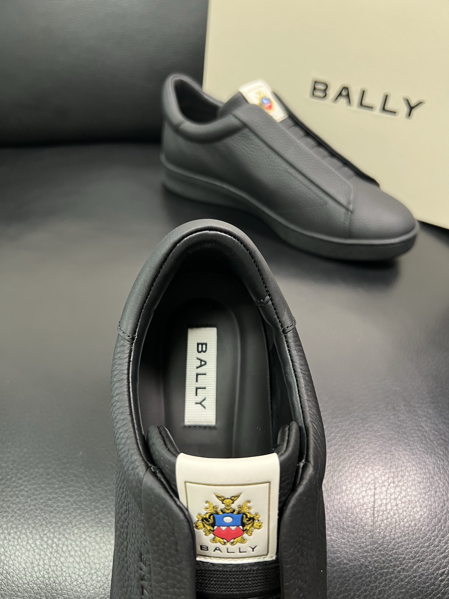 BALLY 顶级工艺品 巴利 经典配色专柜同步，鞋面意大利进口牛皮面料，进口水染牛皮里垫 ，鞋底：原厂特