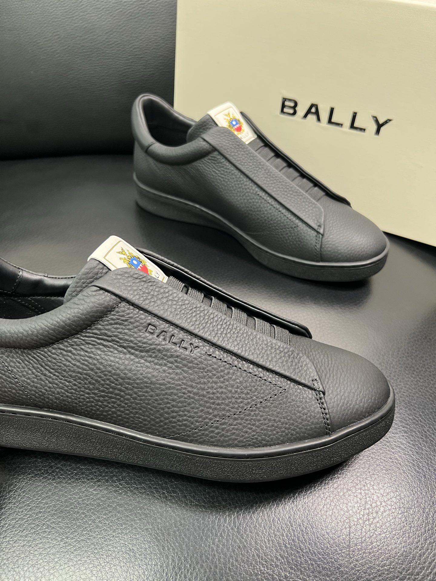 BALLY 顶级工艺品 巴利 经典配色专柜同步，鞋面意大利进口牛皮面料，进口水染牛皮里垫 ，鞋底：原厂特