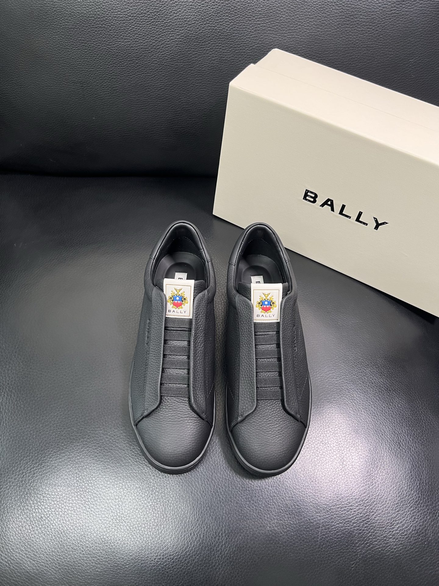BALLY 顶级工艺品 巴利 经典配色专柜同步，鞋面意大利进口牛皮面料，进口水染牛皮里垫 ，鞋底：原厂特