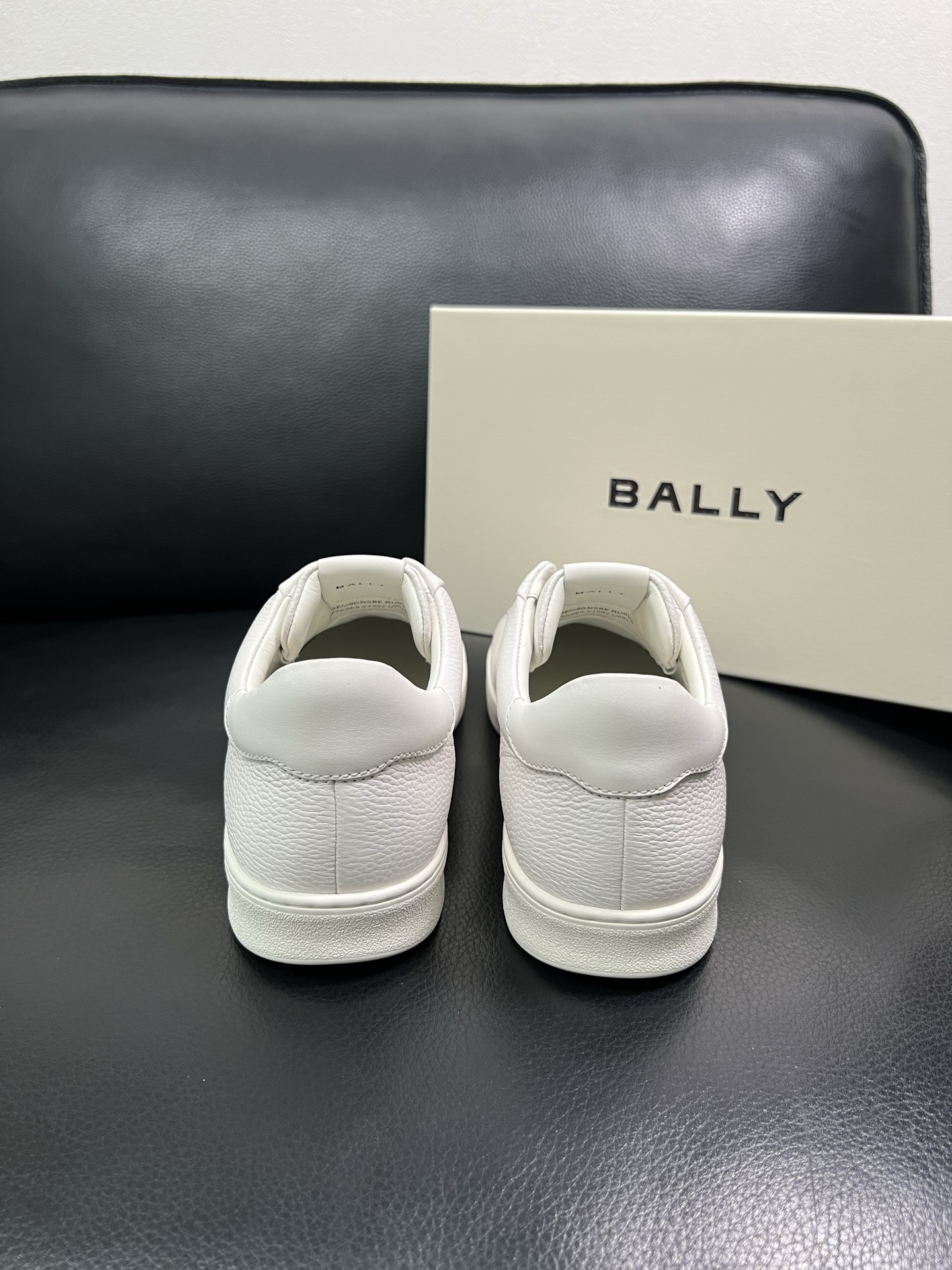 BALLY 顶级工艺品 巴利 经典配色专柜同步，鞋面意大利进口牛皮面料，进口水染牛皮里垫 ，鞋底：原厂特