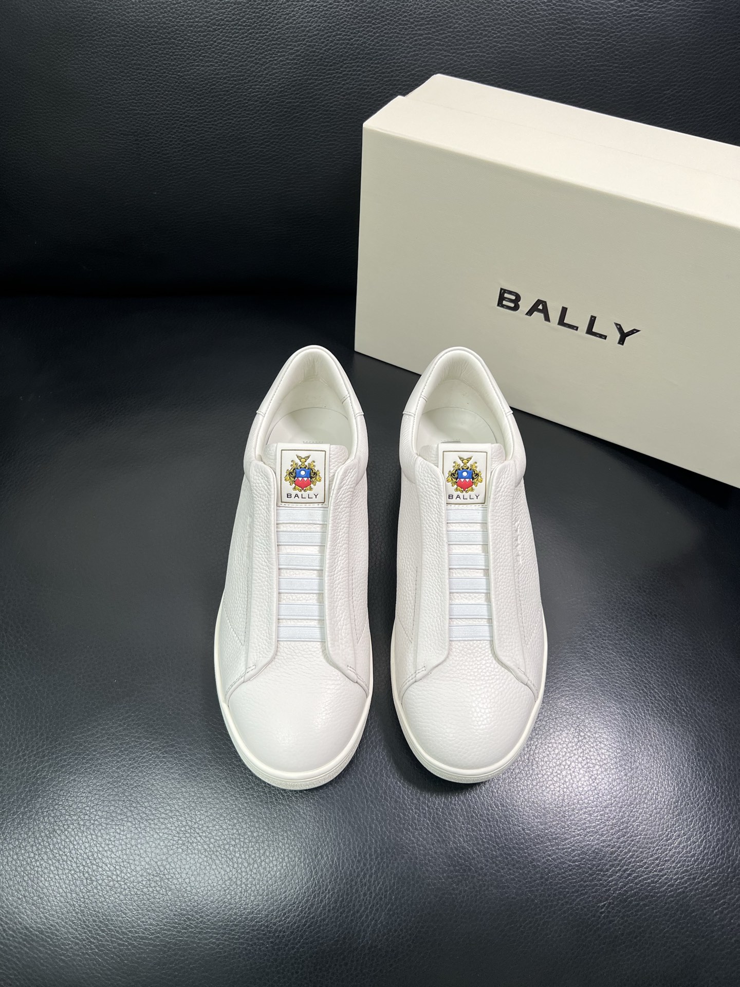 BALLY 顶级工艺品 巴利 经典配色专柜同步，鞋面意大利进口牛皮面料，进口水染牛皮里垫 ，鞋底：原厂特