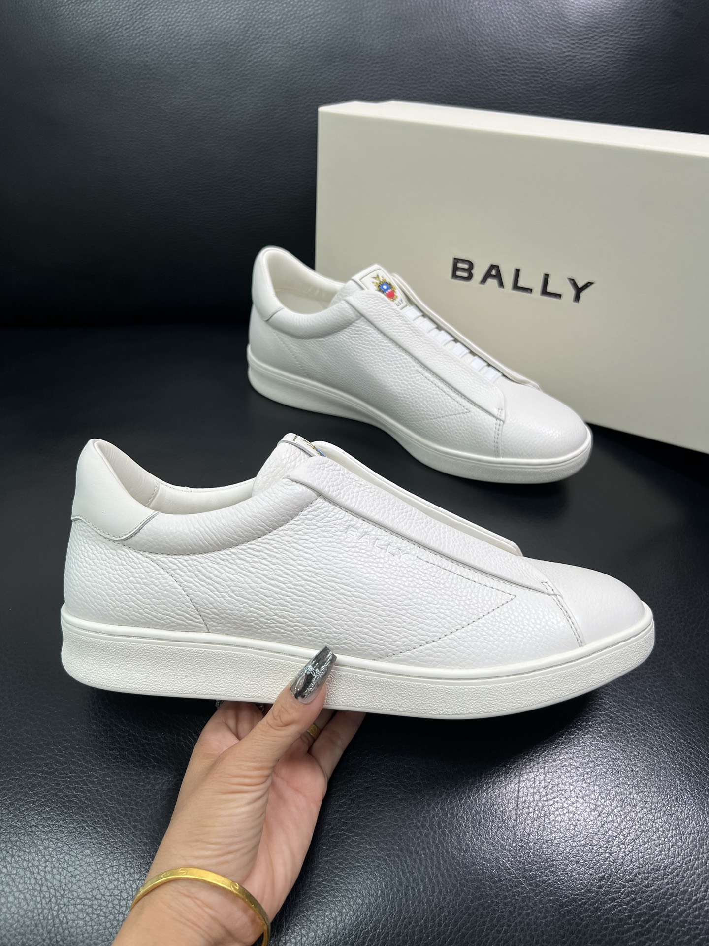 BALLY 顶级工艺品 巴利 经典配色专柜同步，鞋面意大利进口牛皮面料，进口水染牛皮里垫 ，鞋底：原厂特