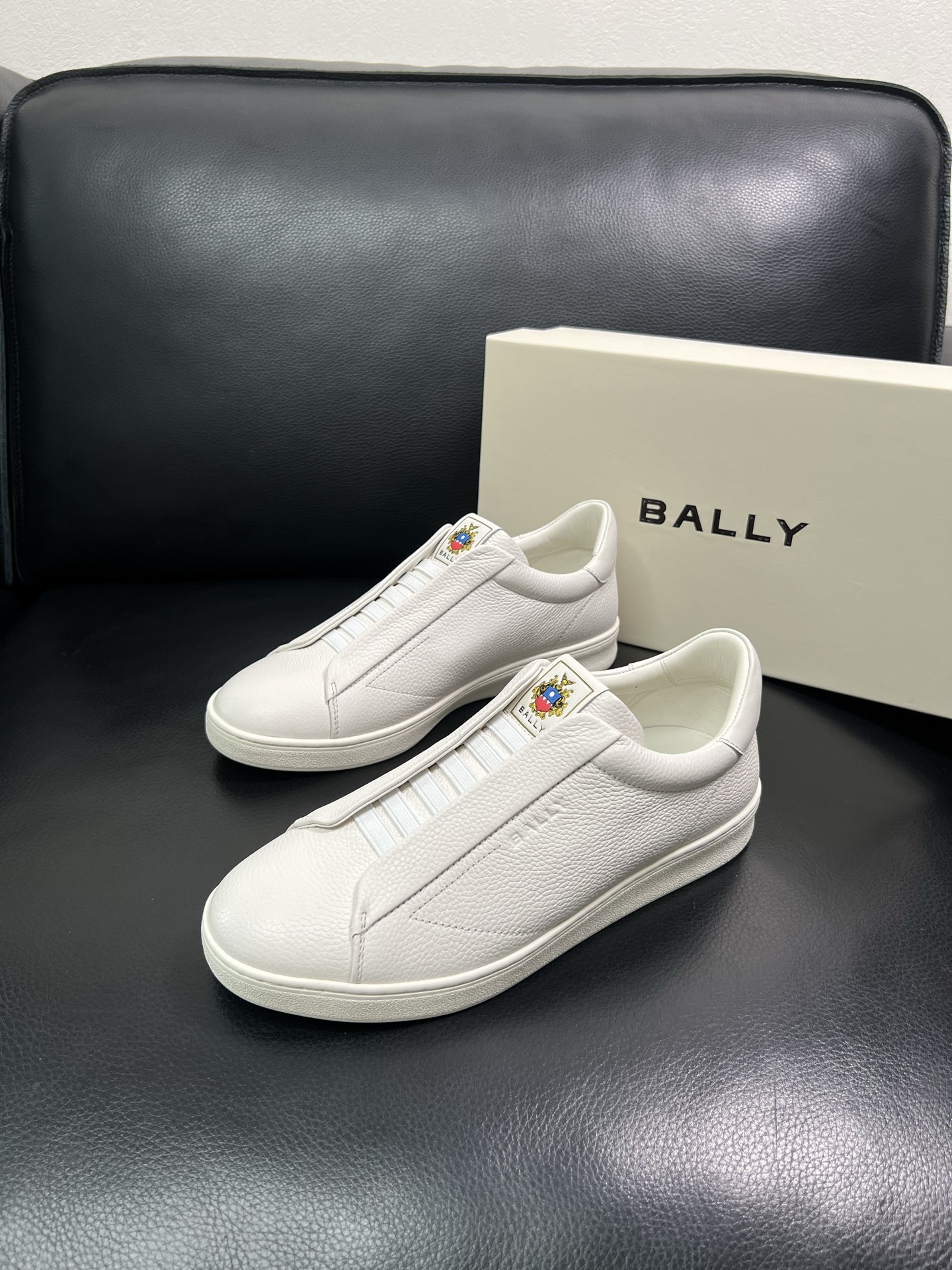 BALLY 顶级工艺品 巴利 经典配色专柜同步，鞋面意大利进口牛皮面料，进口水染牛皮里垫 ，鞋底：原厂特