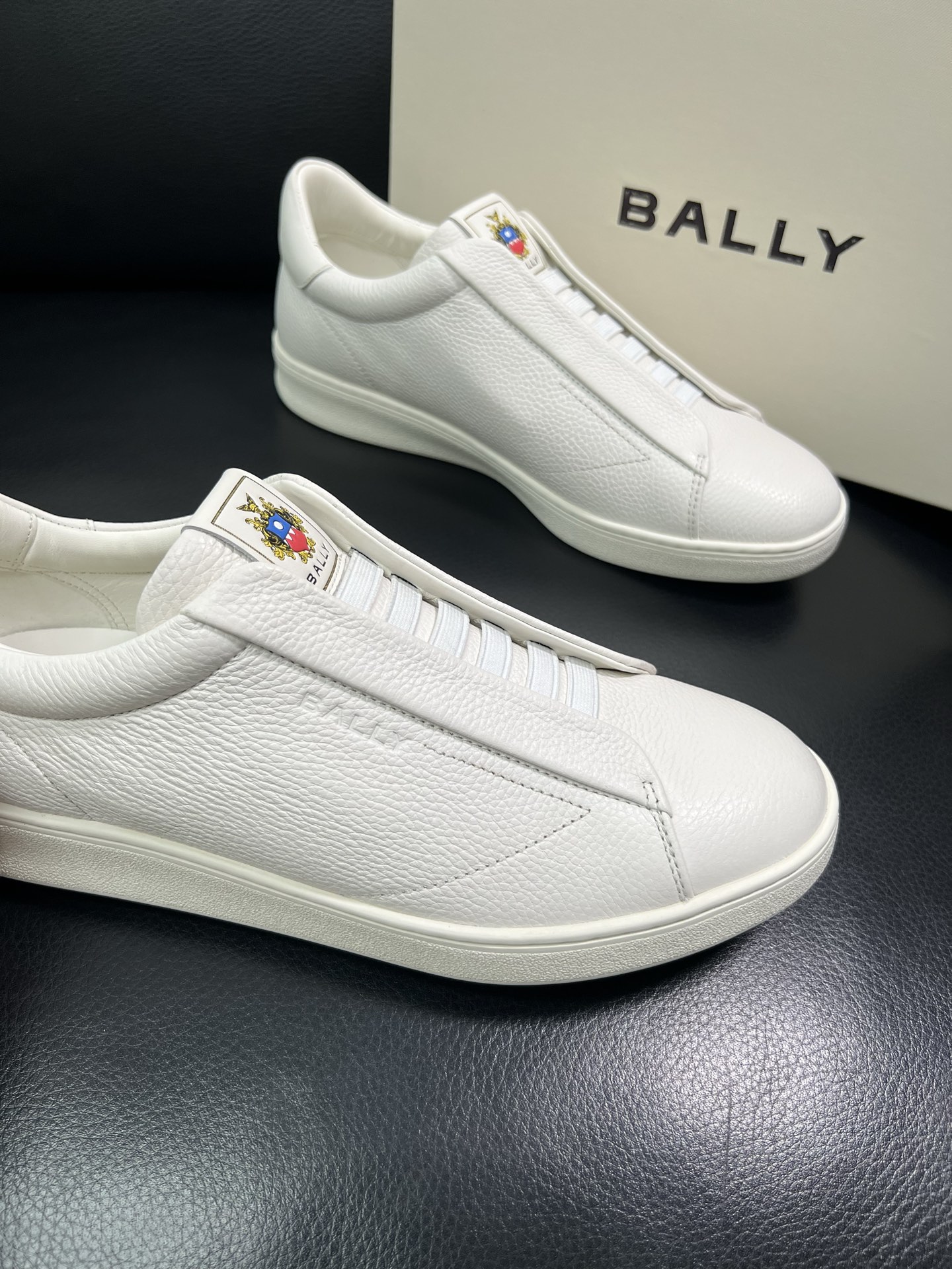 BALLY 顶级工艺品 巴利 经典配色专柜同步，鞋面意大利进口牛皮面料，进口水染牛皮里垫 ，鞋底：原厂特