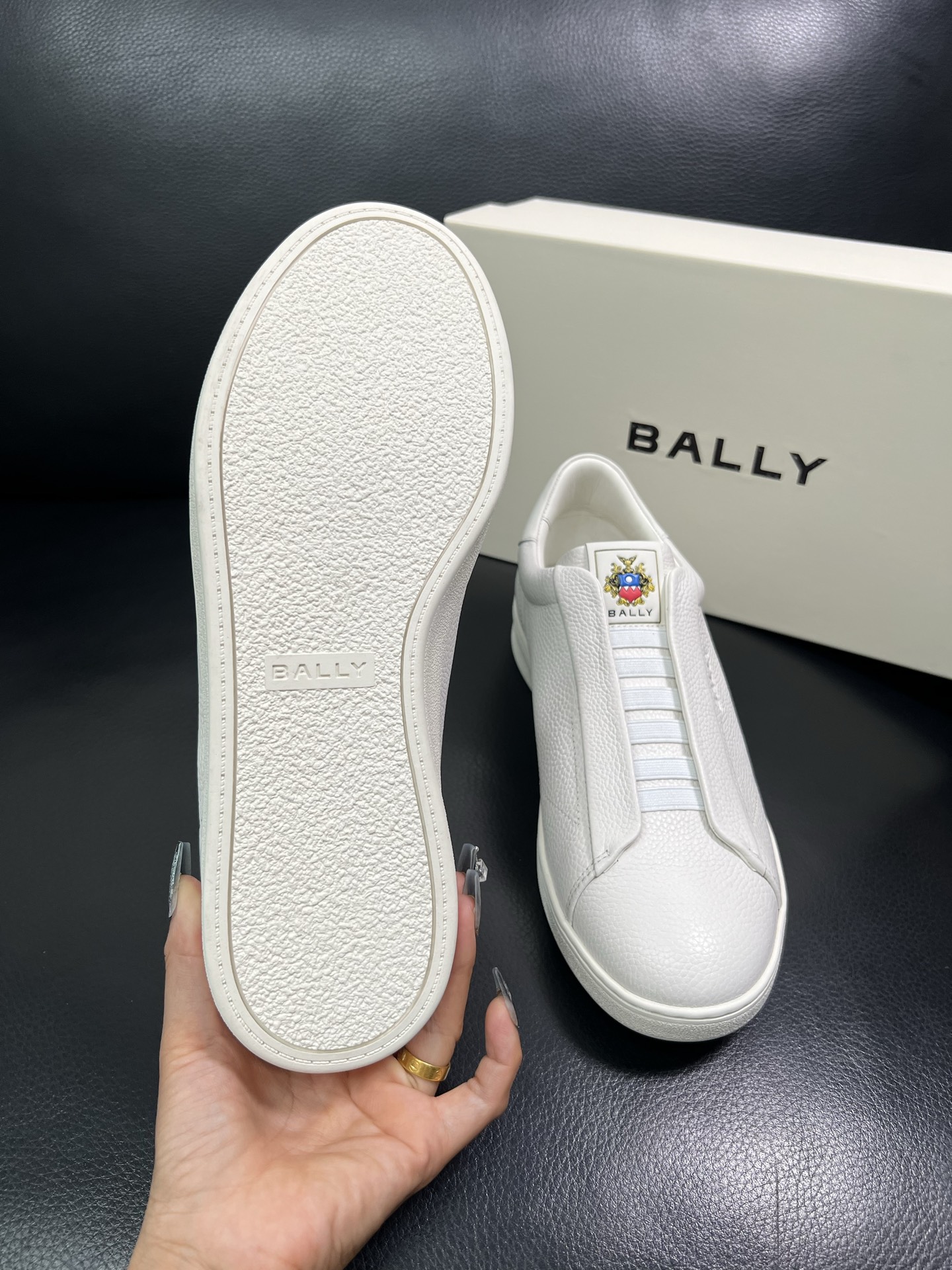 BALLY 顶级工艺品 巴利 经典配色专柜同步，鞋面意大利进口牛皮面料，进口水染牛皮里垫 ，鞋底：原厂特