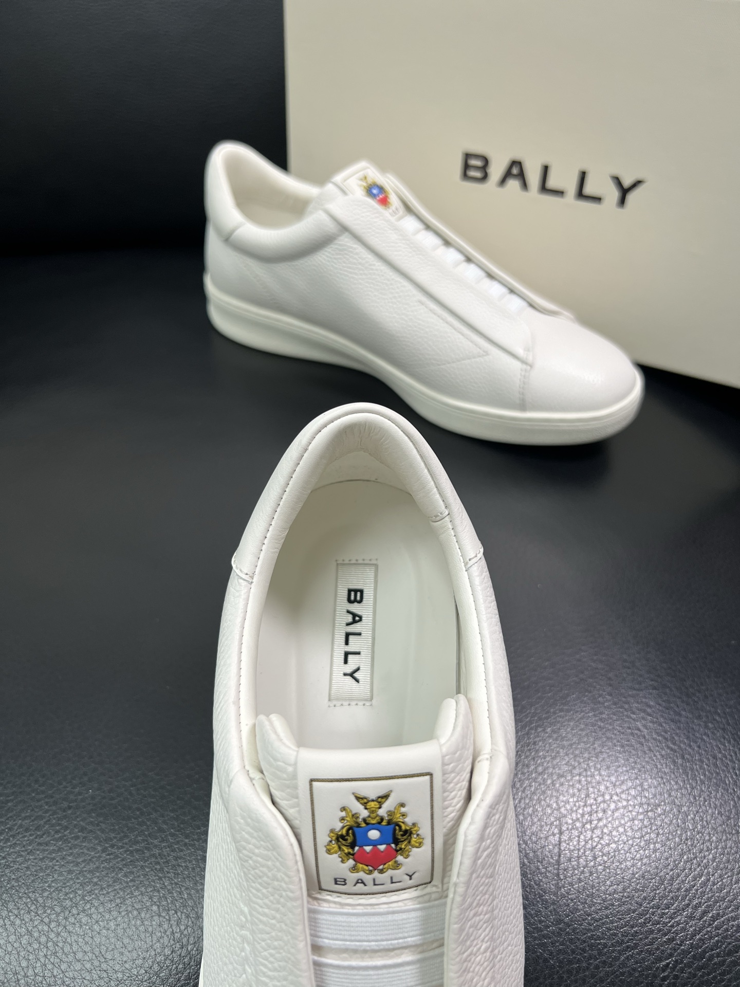 BALLY 顶级工艺品 巴利 经典配色专柜同步，鞋面意大利进口牛皮面料，进口水染牛皮里垫 ，鞋底：原厂特