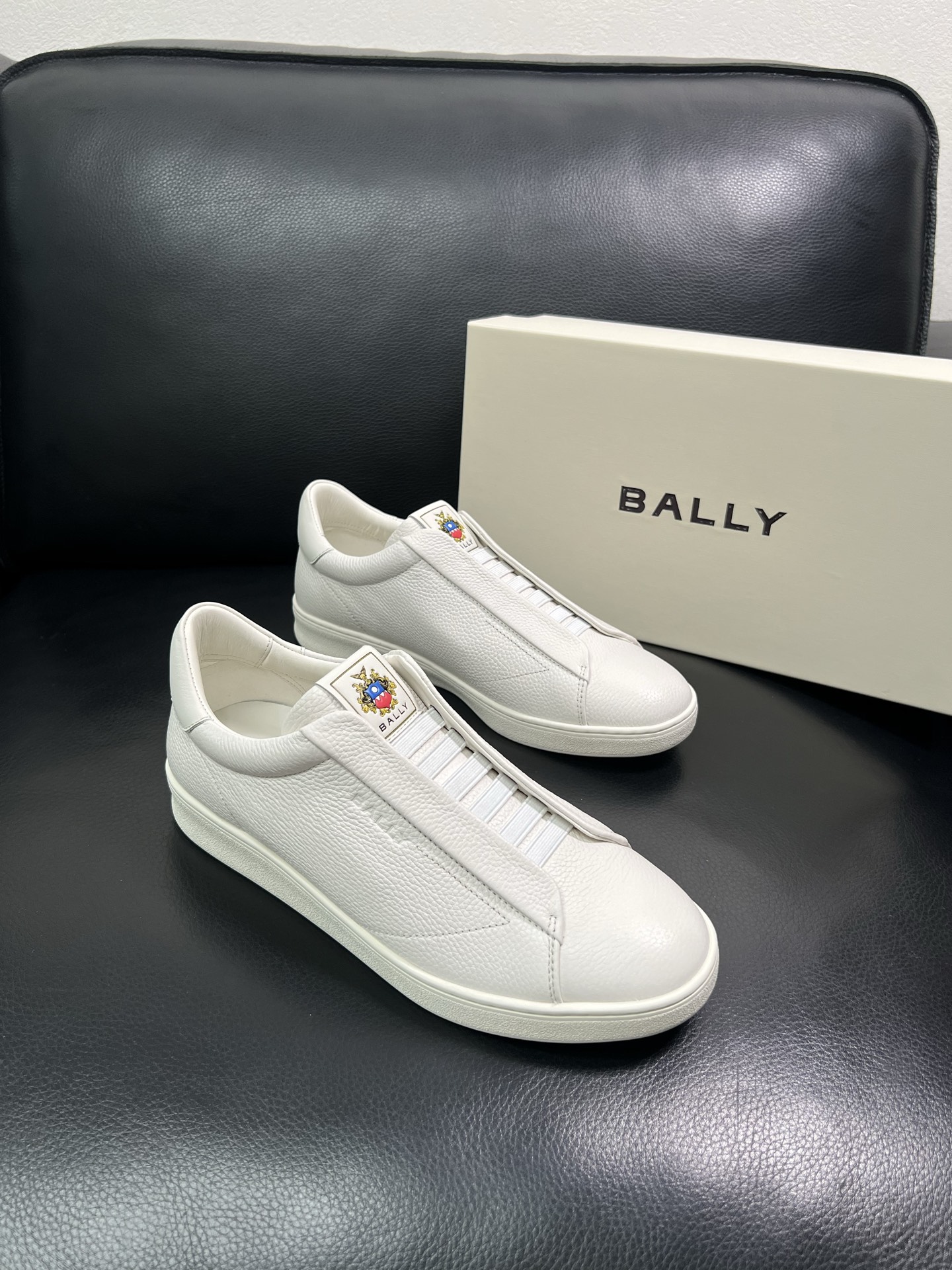 BALLY 顶级工艺品 巴利 经典配色专柜同步，鞋面意大利进口牛皮面料，进口水染牛皮里垫 ，鞋底：原厂特