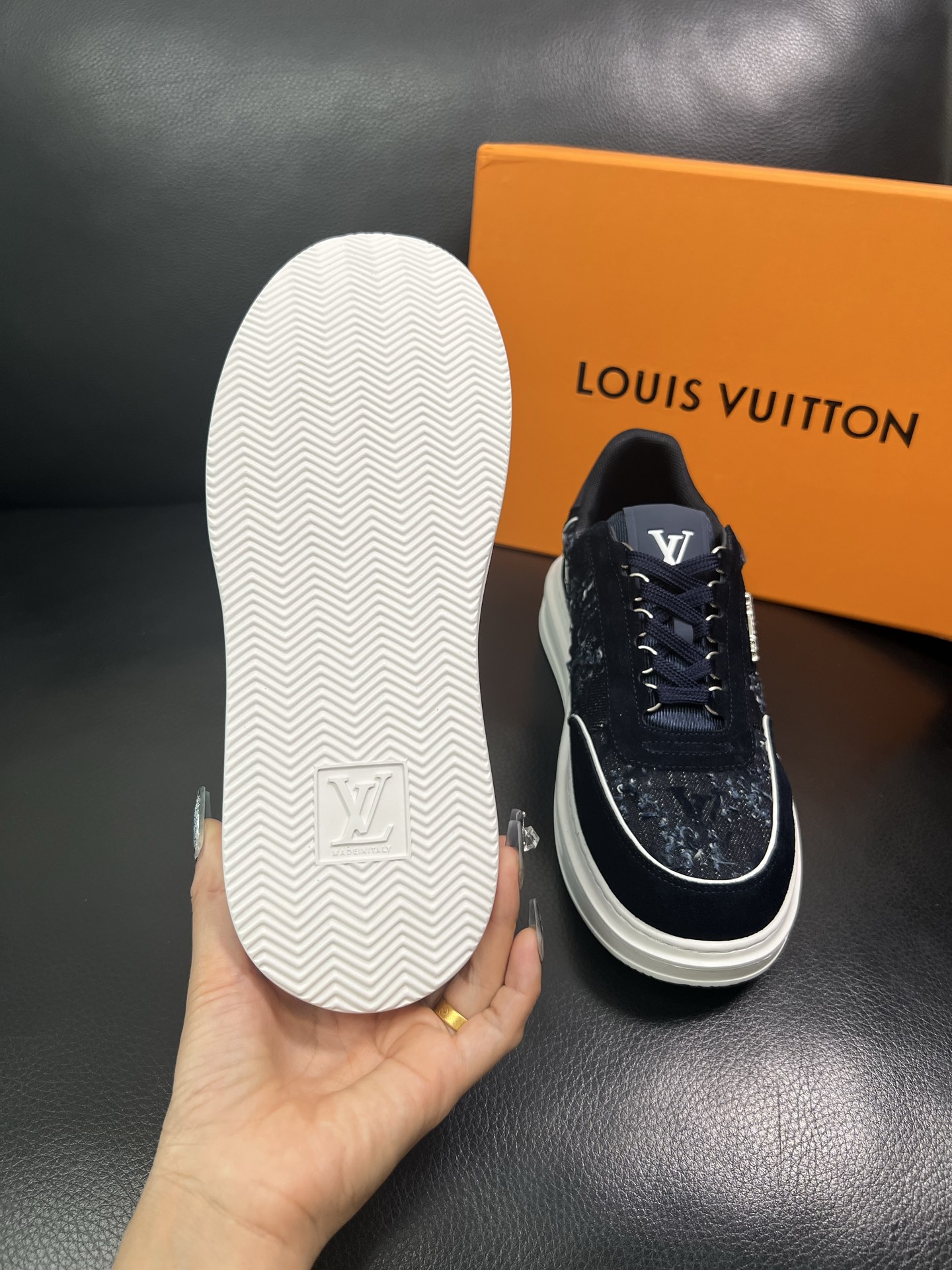 Lv 🔍顶级代购🇮🇹 路易威登，运动板鞋专柜同步，鞋面意大利进口，高品质拼接缤纷色彩复杂工艺品，进口网布