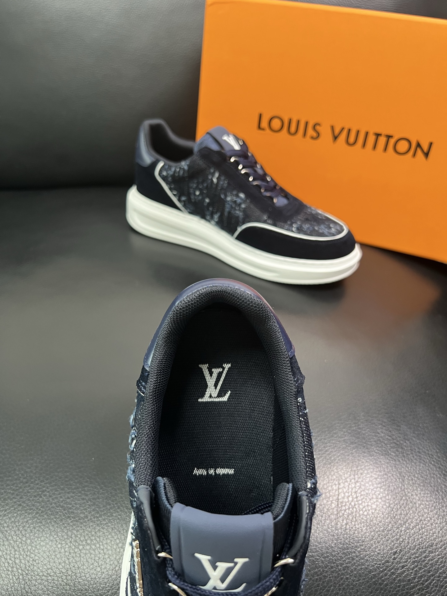 Lv 🔍顶级代购🇮🇹 路易威登，运动板鞋专柜同步，鞋面意大利进口，高品质拼接缤纷色彩复杂工艺品，进口网布