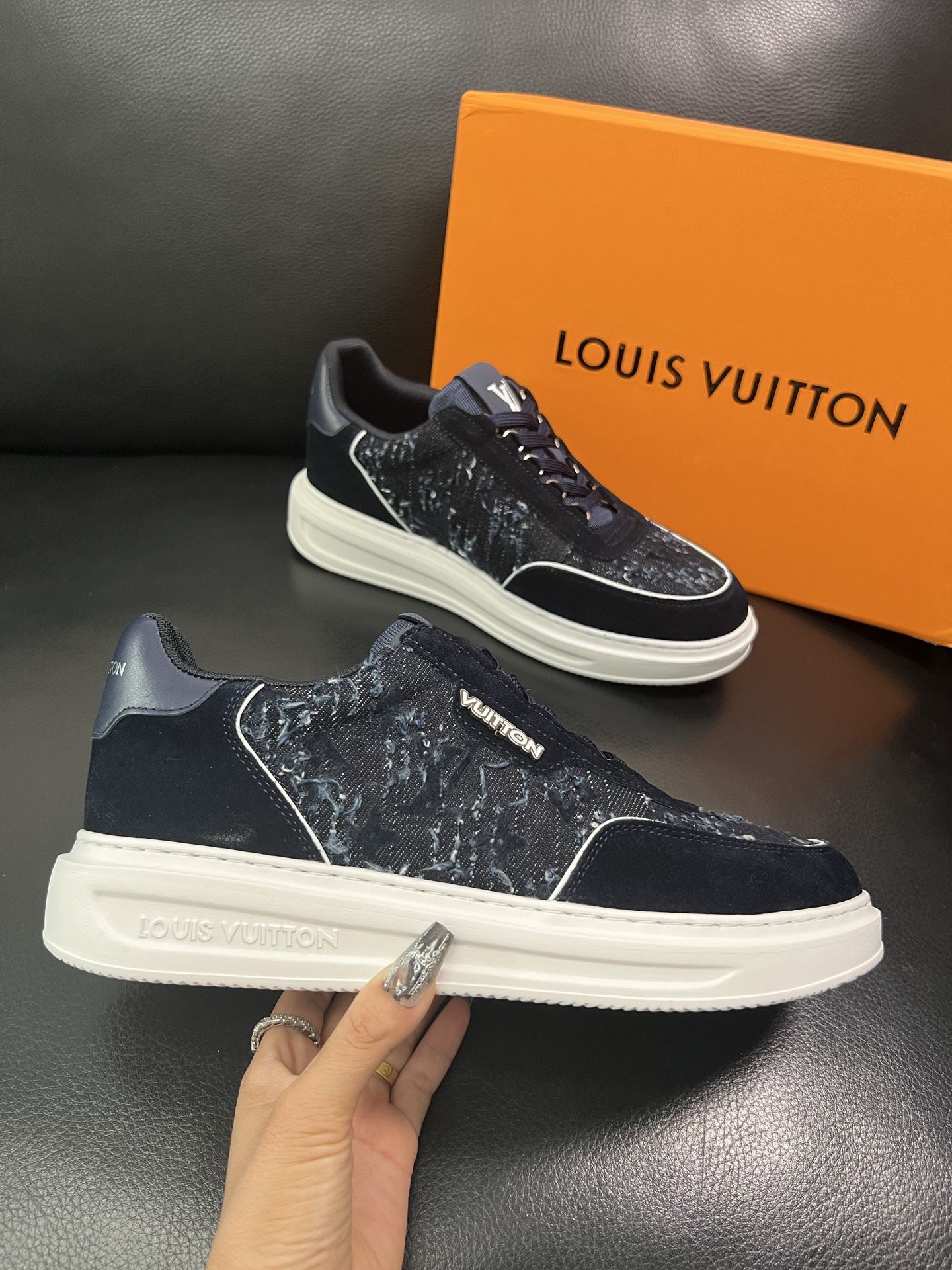 Lv 🔍顶级代购🇮🇹 路易威登，运动板鞋专柜同步，鞋面意大利进口，高品质拼接缤纷色彩复杂工艺品，进口网布