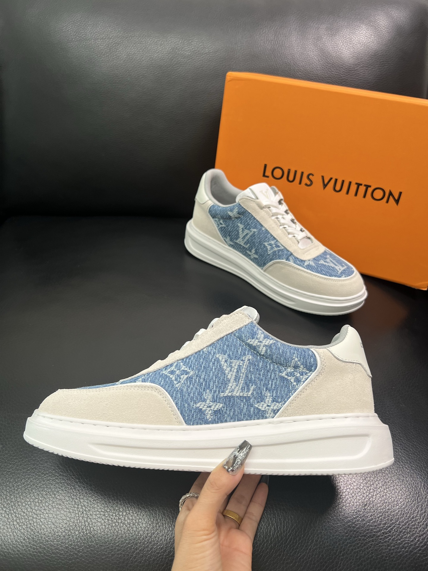 Lv 🔍顶级代购🇮🇹 路易威登，运动板鞋专柜同步，鞋面意大利进口，高品质拼接缤纷色彩复杂工艺品，进口网布