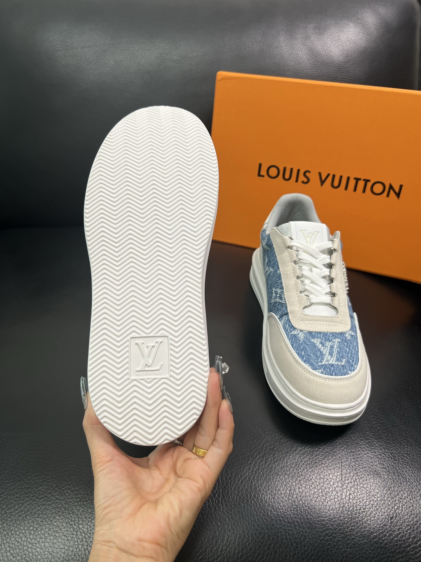 Lv 🔍顶级代购🇮🇹 路易威登，运动板鞋专柜同步，鞋面意大利进口，高品质拼接缤纷色彩复杂工艺品，进口网布
