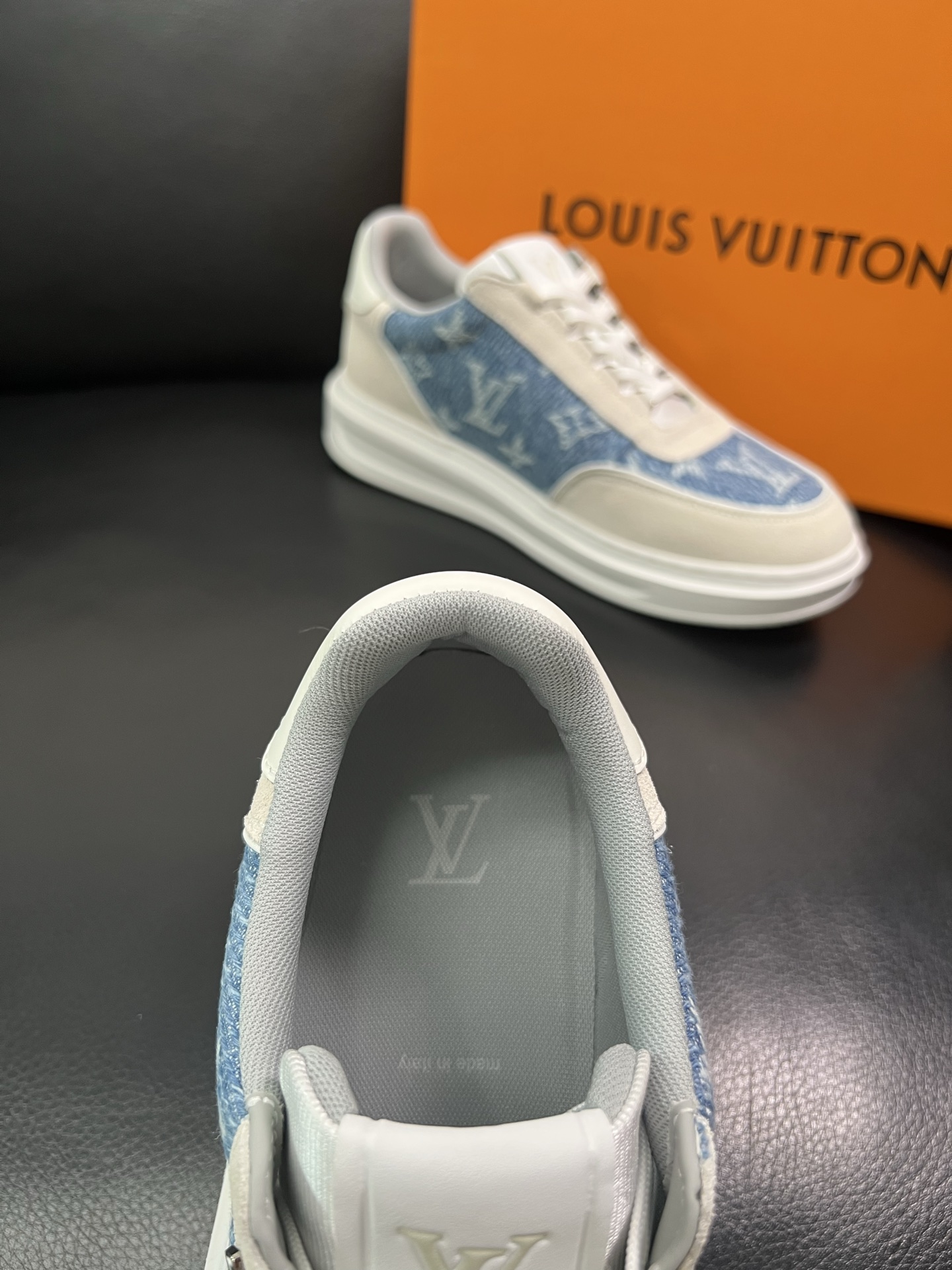 Lv 🔍顶级代购🇮🇹 路易威登，运动板鞋专柜同步，鞋面意大利进口，高品质拼接缤纷色彩复杂工艺品，进口网布