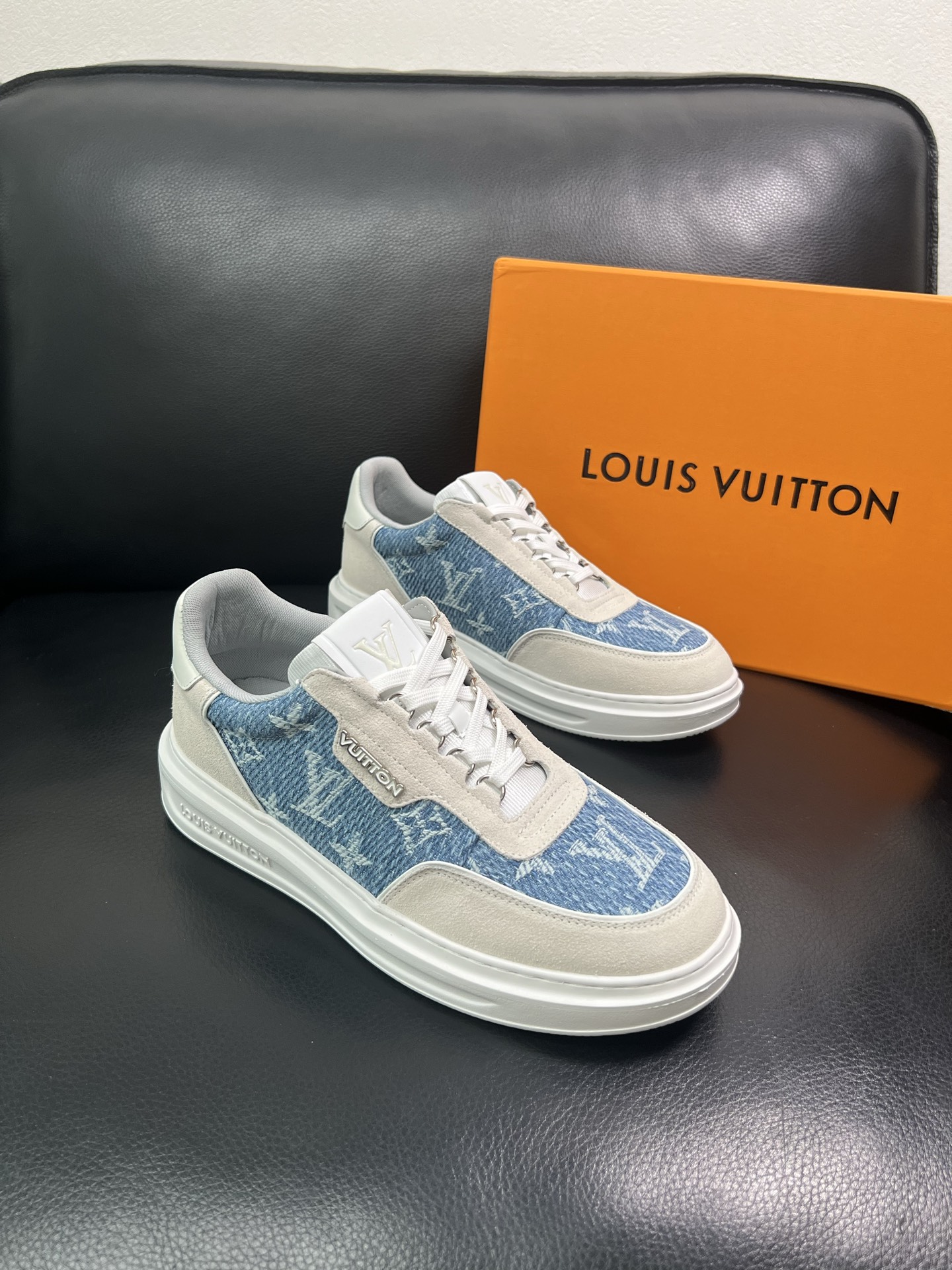 Lv 🔍顶级代购🇮🇹 路易威登，运动板鞋专柜同步，鞋面意大利进口，高品质拼接缤纷色彩复杂工艺品，进口网布