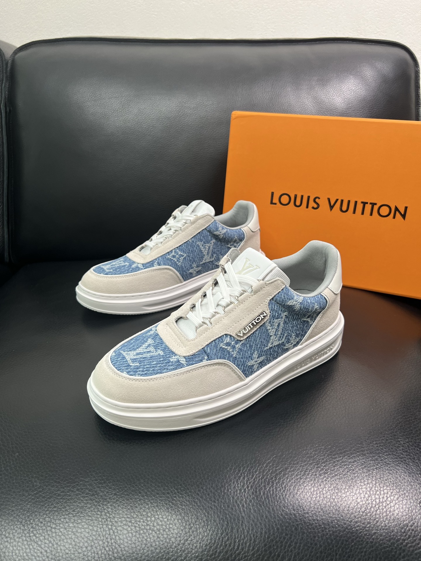 Lv 🔍顶级代购🇮🇹 路易威登，运动板鞋专柜同步，鞋面意大利进口，高品质拼接缤纷色彩复杂工艺品，进口网布