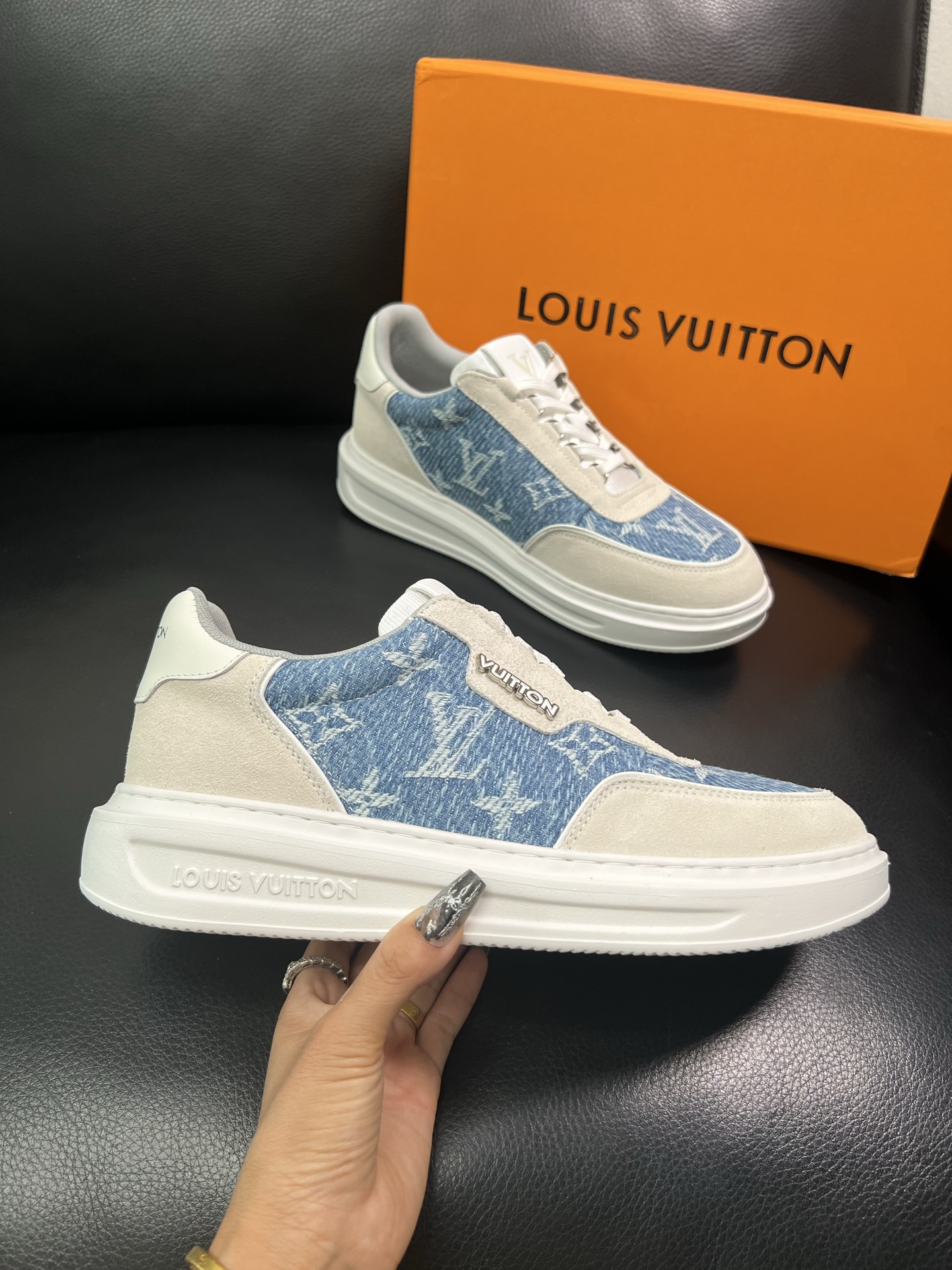Lv 🔍顶级代购🇮🇹 路易威登，运动板鞋专柜同步，鞋面意大利进口，高品质拼接缤纷色彩复杂工艺品，进口网布
