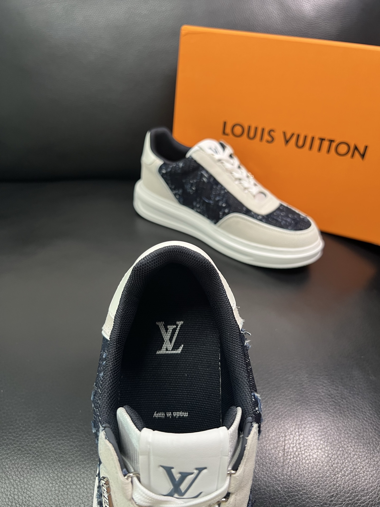 Lv 🔍顶级代购🇮🇹 路易威登，运动板鞋专柜同步，鞋面意大利进口，高品质拼接缤纷色彩复杂工艺品，进口网布