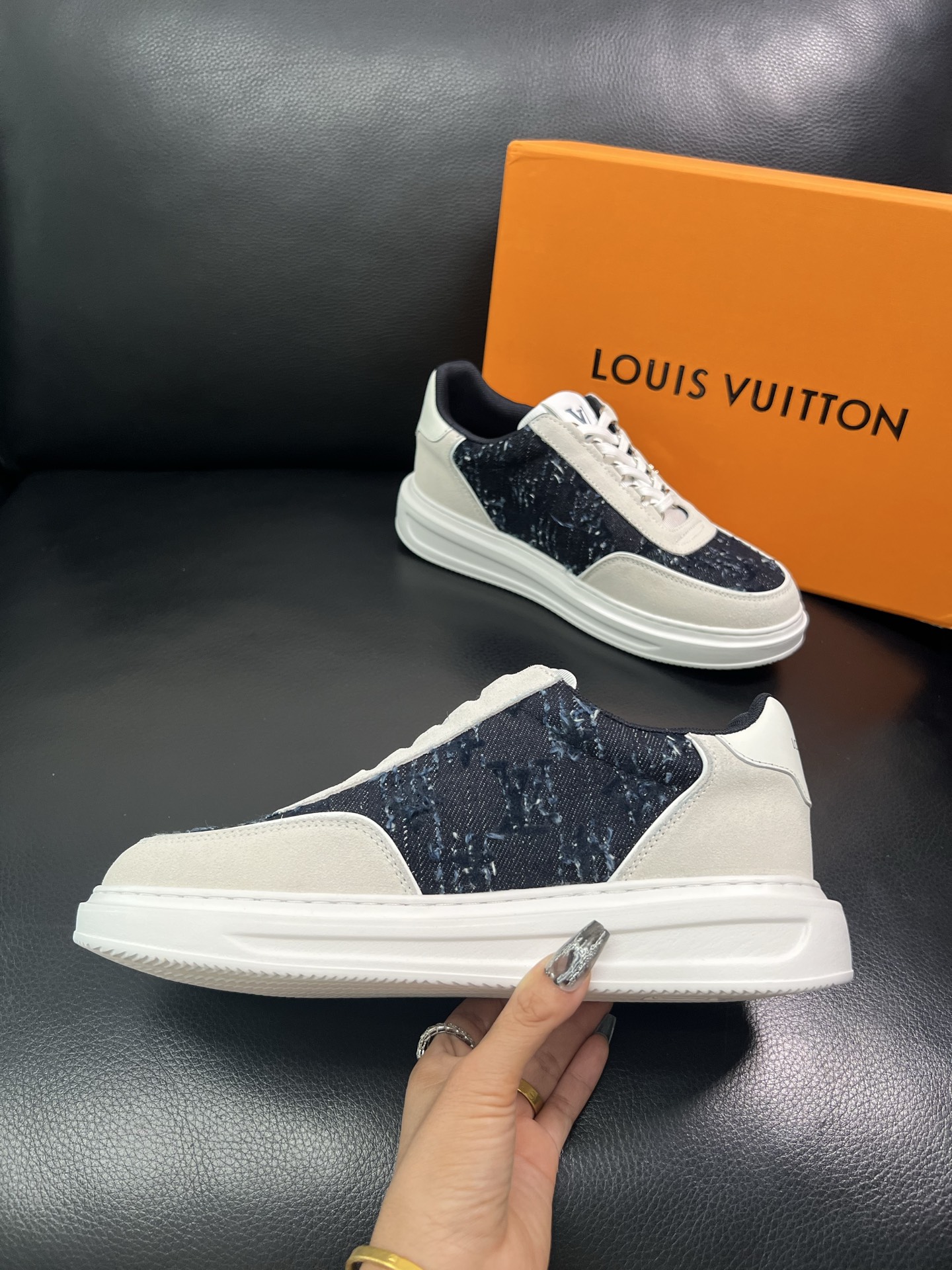 Lv 🔍顶级代购🇮🇹 路易威登，运动板鞋专柜同步，鞋面意大利进口，高品质拼接缤纷色彩复杂工艺品，进口网布