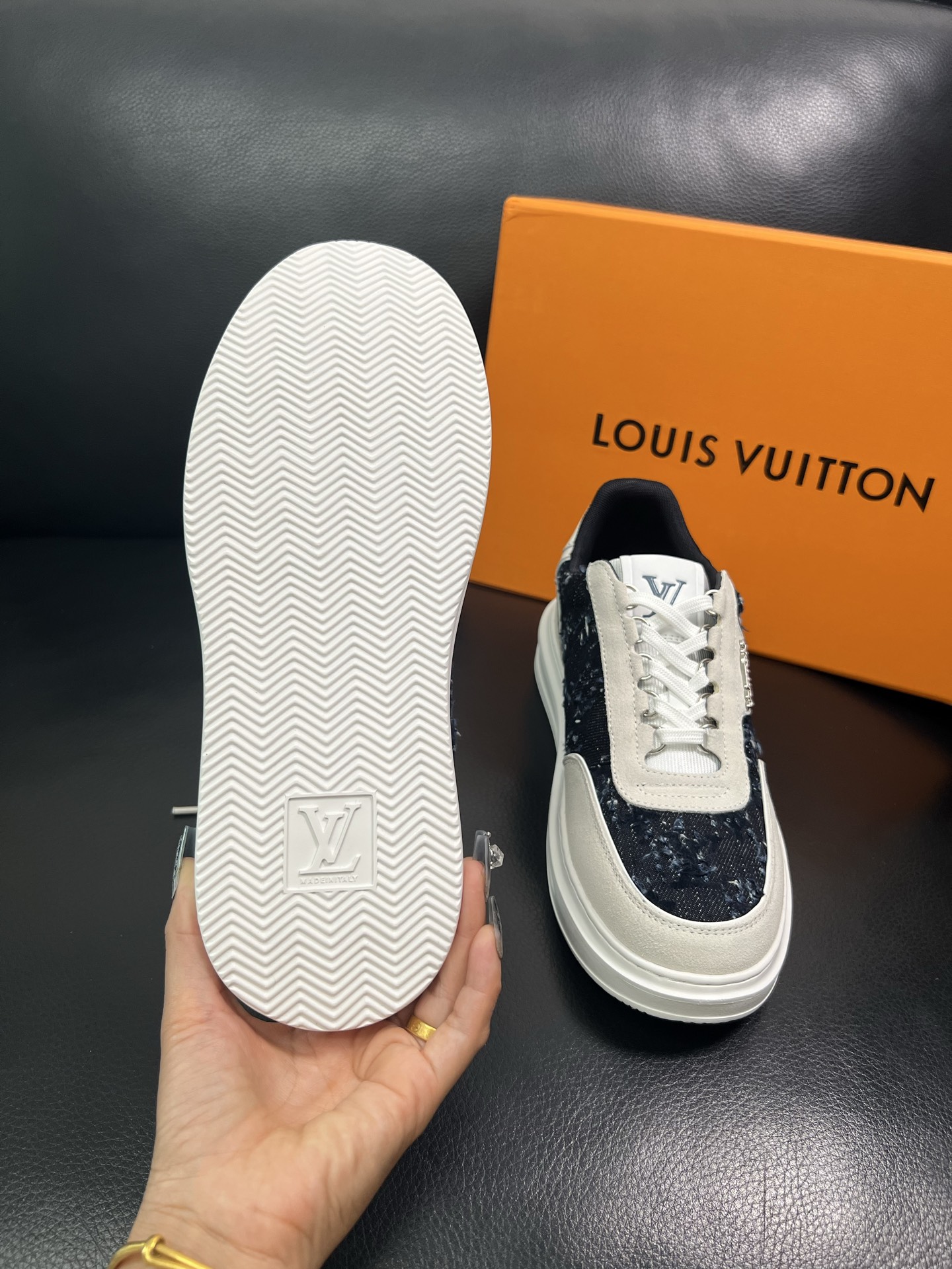 Lv 🔍顶级代购🇮🇹 路易威登，运动板鞋专柜同步，鞋面意大利进口，高品质拼接缤纷色彩复杂工艺品，进口网布