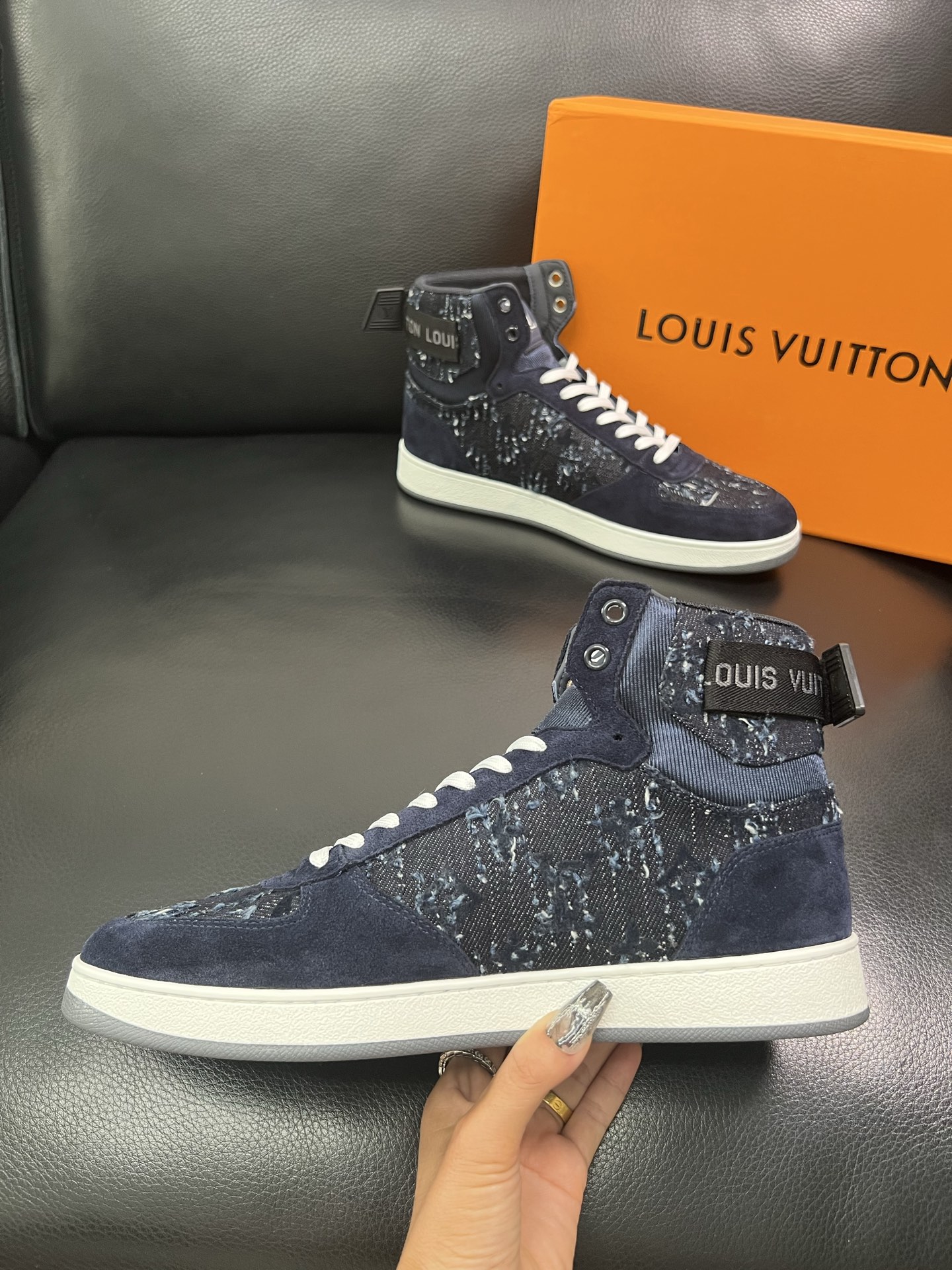 Lv 🔍顶级代购🇮🇹 路易威登，运动板鞋专柜同步，鞋面意大利进口，高品质拼接缤纷色彩复杂工艺品，进口网布