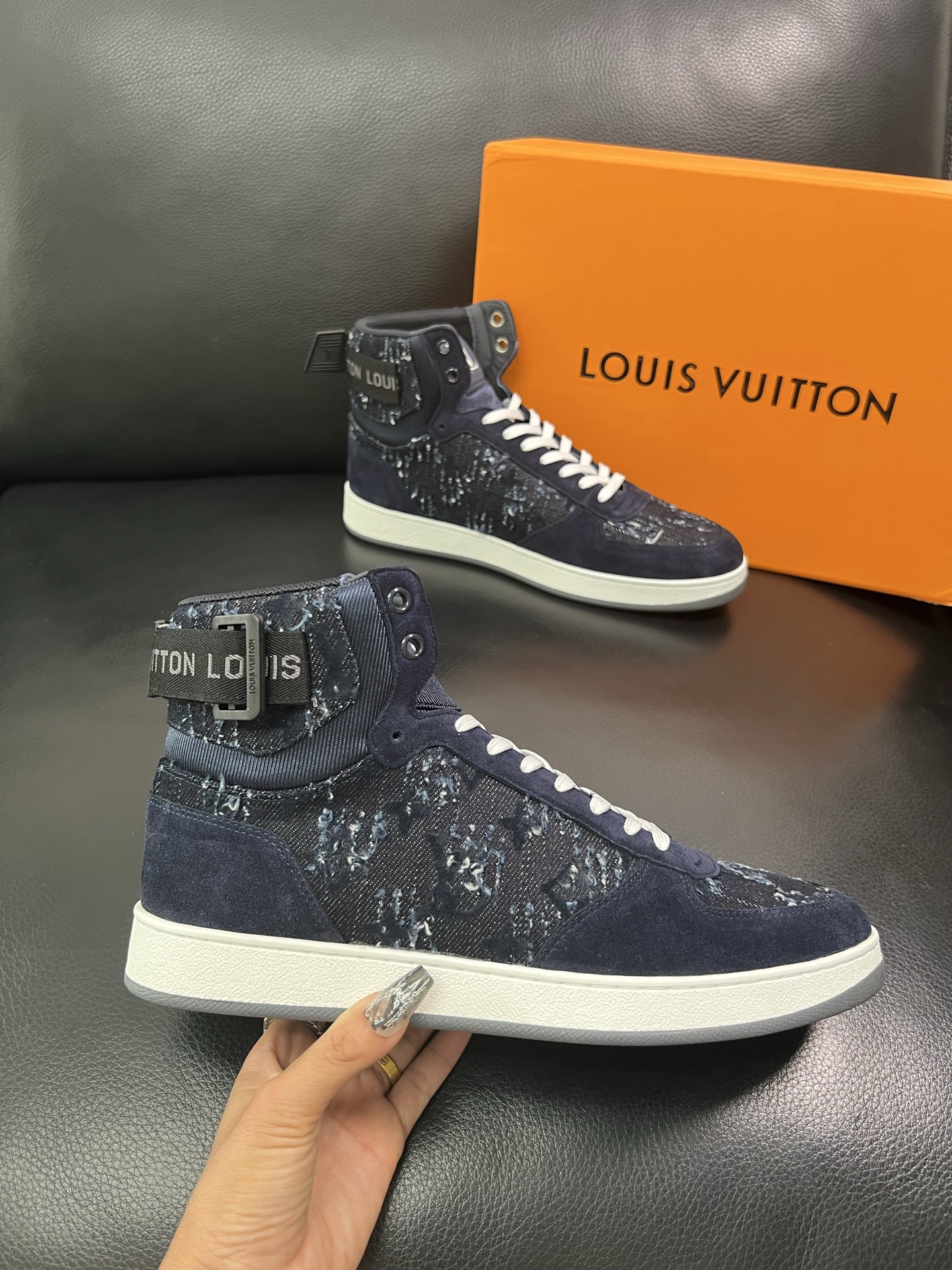 Lv 🔍顶级代购🇮🇹 路易威登，运动板鞋专柜同步，鞋面意大利进口，高品质拼接缤纷色彩复杂工艺品，进口网布