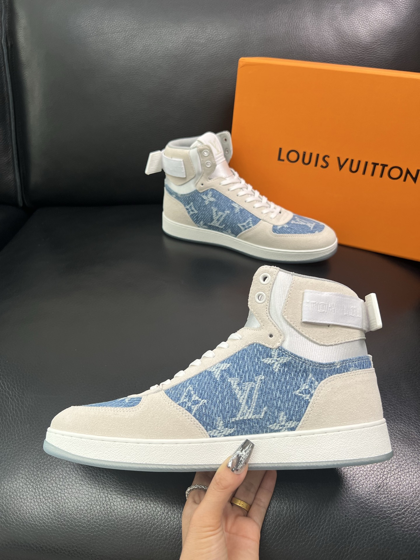 Lv 🔍顶级代购🇮🇹 路易威登，运动板鞋专柜同步，鞋面意大利进口，高品质拼接缤纷色彩复杂工艺品，进口网布