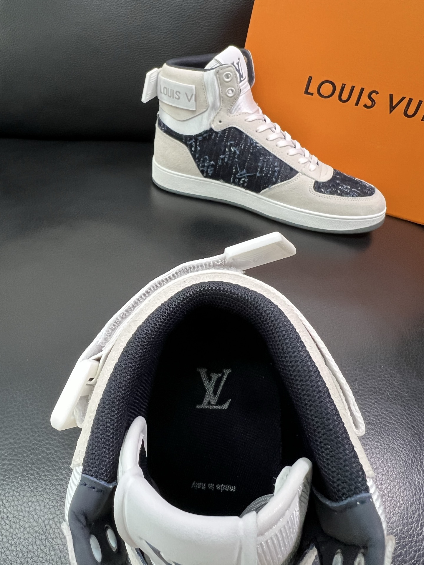 Lv 🔍顶级代购🇮🇹 路易威登，运动板鞋专柜同步，鞋面意大利进口，高品质拼接缤纷色彩复杂工艺品，进口网布