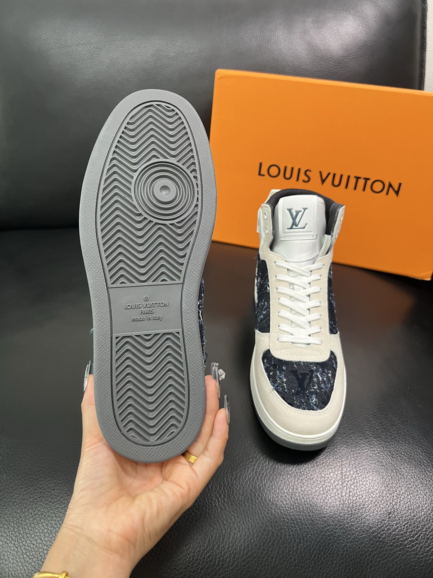 Lv 🔍顶级代购🇮🇹 路易威登，运动板鞋专柜同步，鞋面意大利进口，高品质拼接缤纷色彩复杂工艺品，进口网布