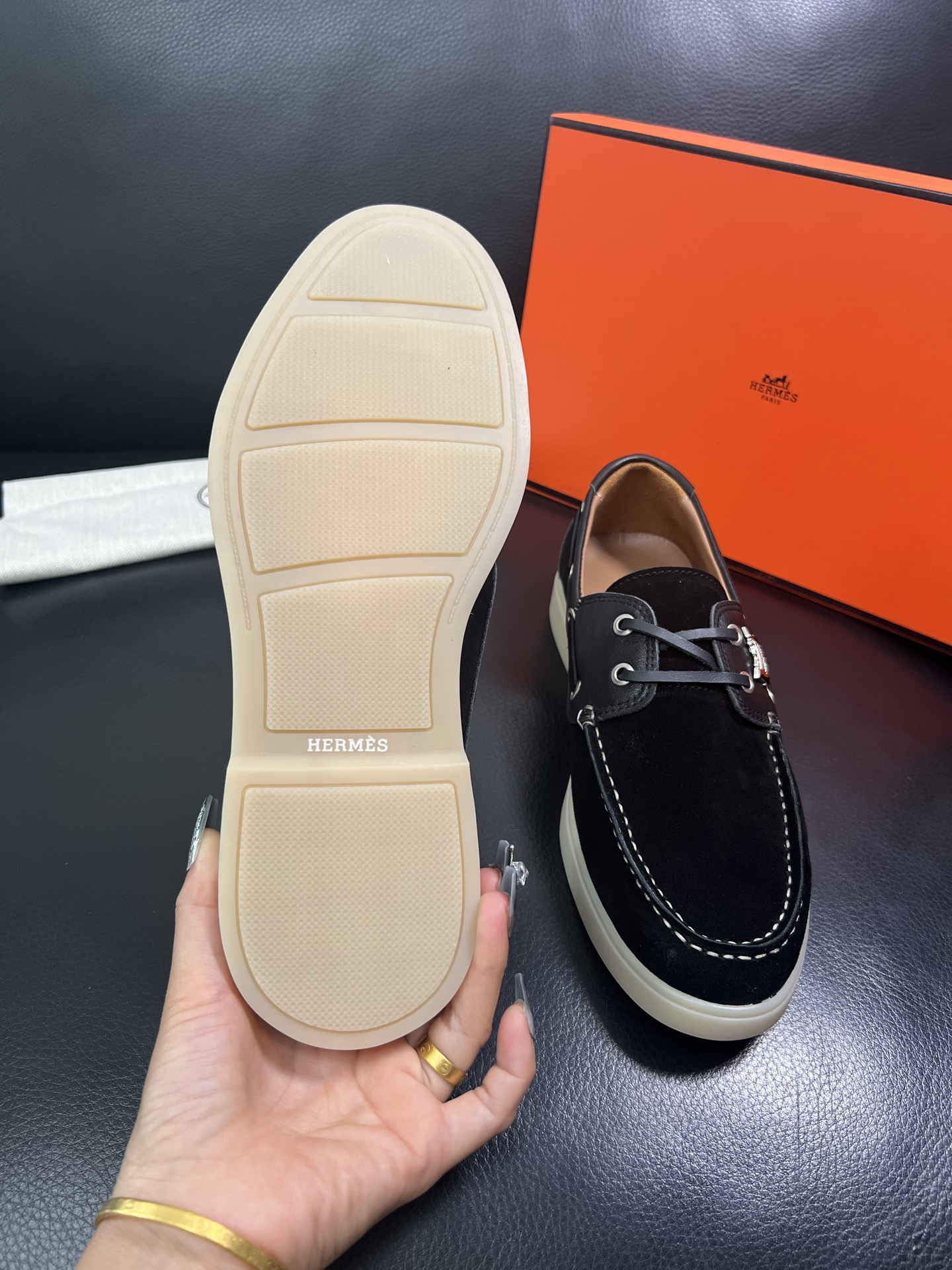 Hermes 顶级代购 爱马仕 专柜同步发售 原厂配置，意大利进口原版牛皮面料，高品质拼接复杂工艺，进口