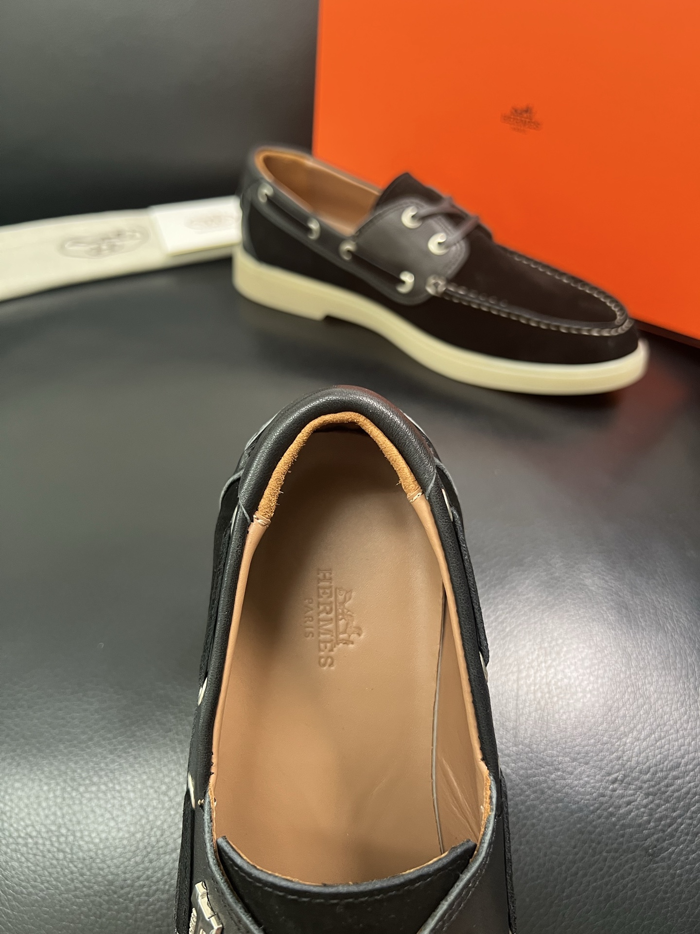 Hermes 顶级代购 爱马仕 专柜同步发售 原厂配置，意大利进口原版牛皮面料，高品质拼接复杂工艺，进口