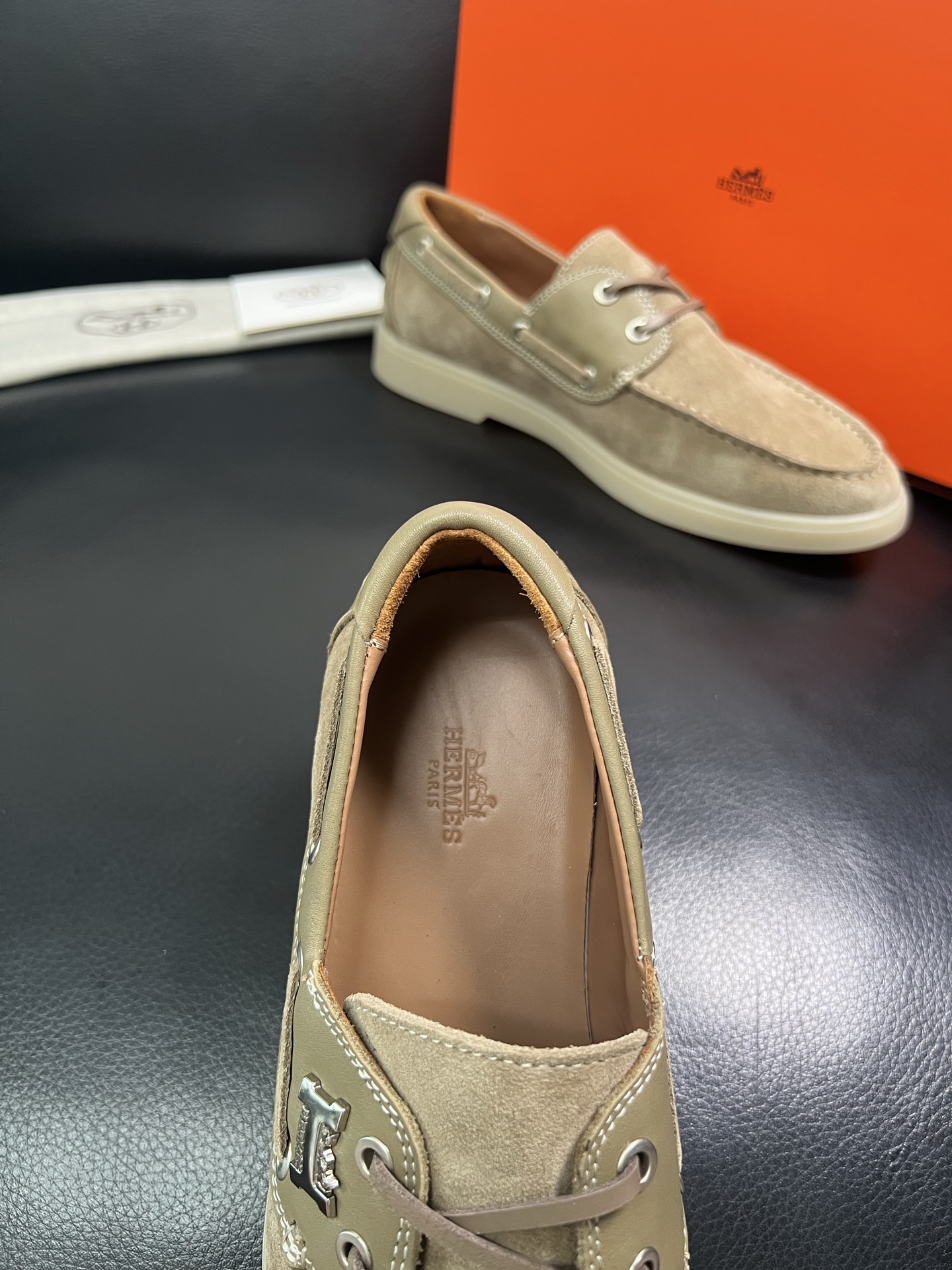 Hermes 顶级代购 爱马仕 专柜同步发售 原厂配置，意大利进口原版牛皮面料，高品质拼接复杂工艺，进口