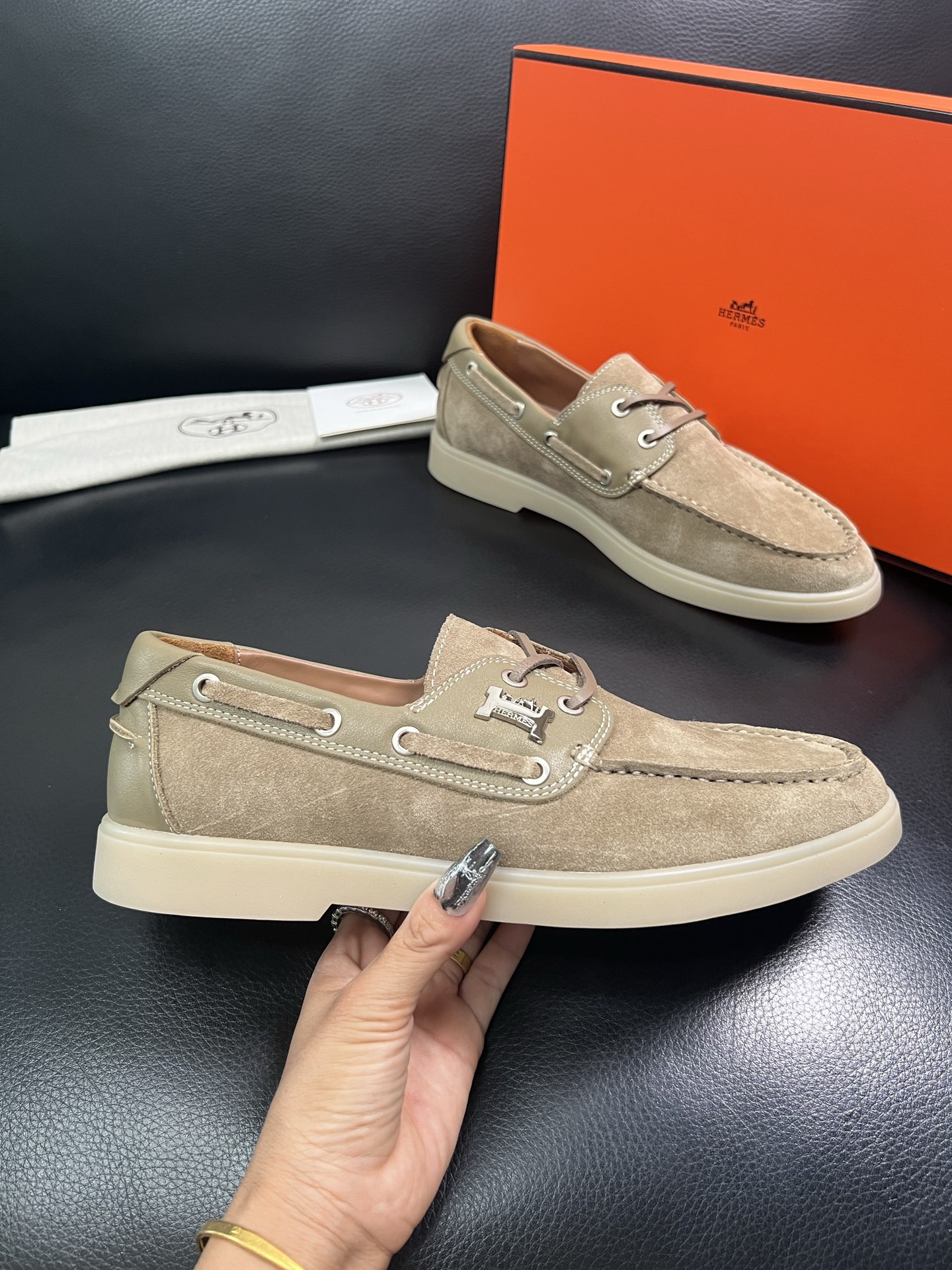 Hermes 顶级代购 爱马仕 专柜同步发售 原厂配置，意大利进口原版牛皮面料，高品质拼接复杂工艺，进口