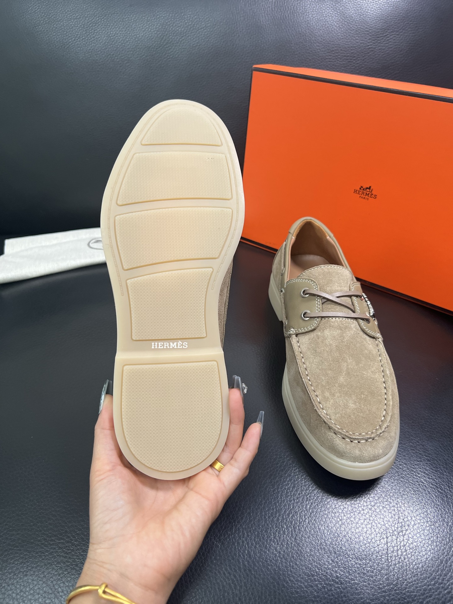Hermes 顶级代购 爱马仕 专柜同步发售 原厂配置，意大利进口原版牛皮面料，高品质拼接复杂工艺，进口