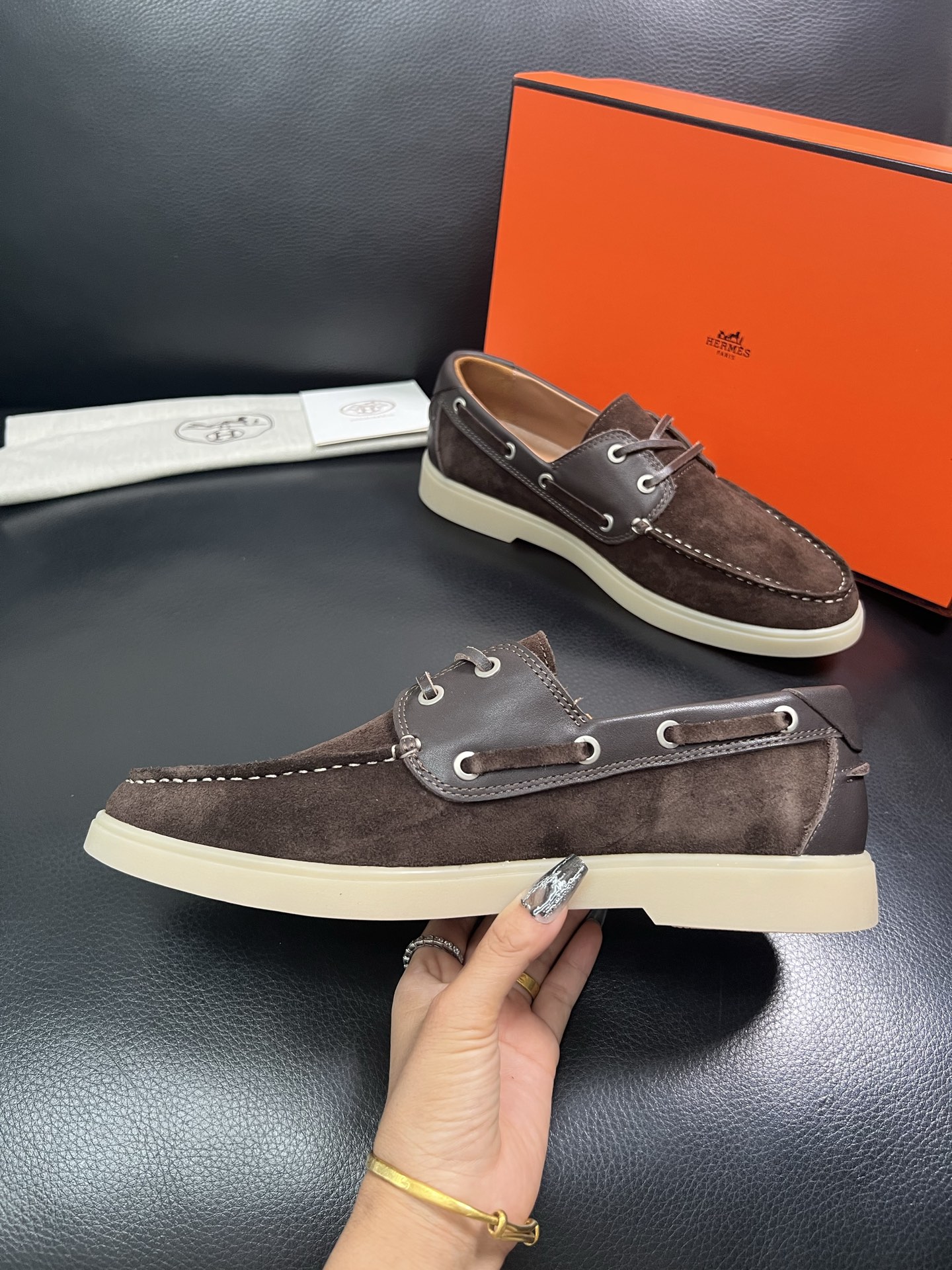 Hermes 顶级代购 爱马仕 专柜同步发售 原厂配置，意大利进口原版牛皮面料，高品质拼接复杂工艺，进口
