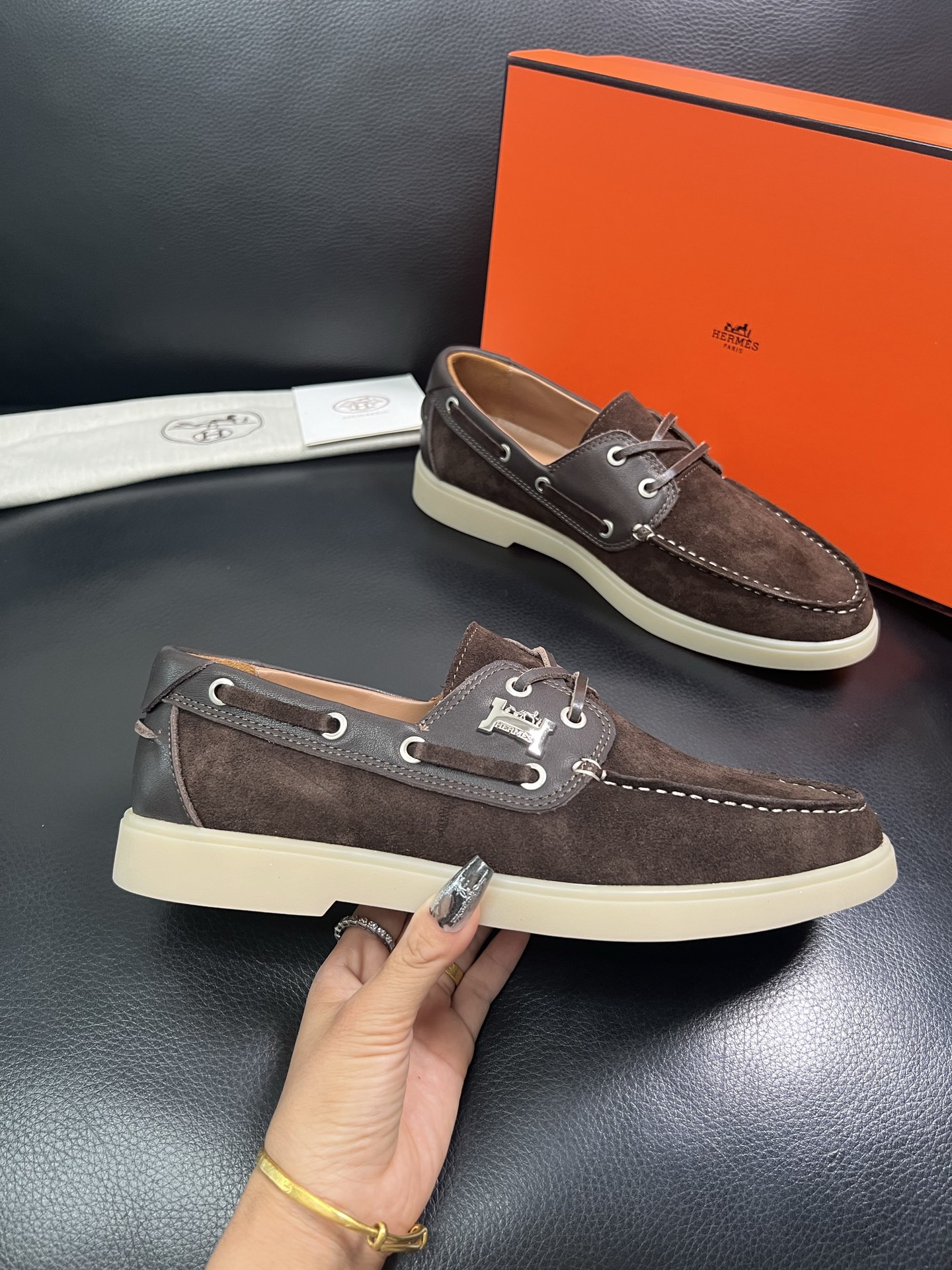 Hermes 顶级代购 爱马仕 专柜同步发售 原厂配置，意大利进口原版牛皮面料，高品质拼接复杂工艺，进口