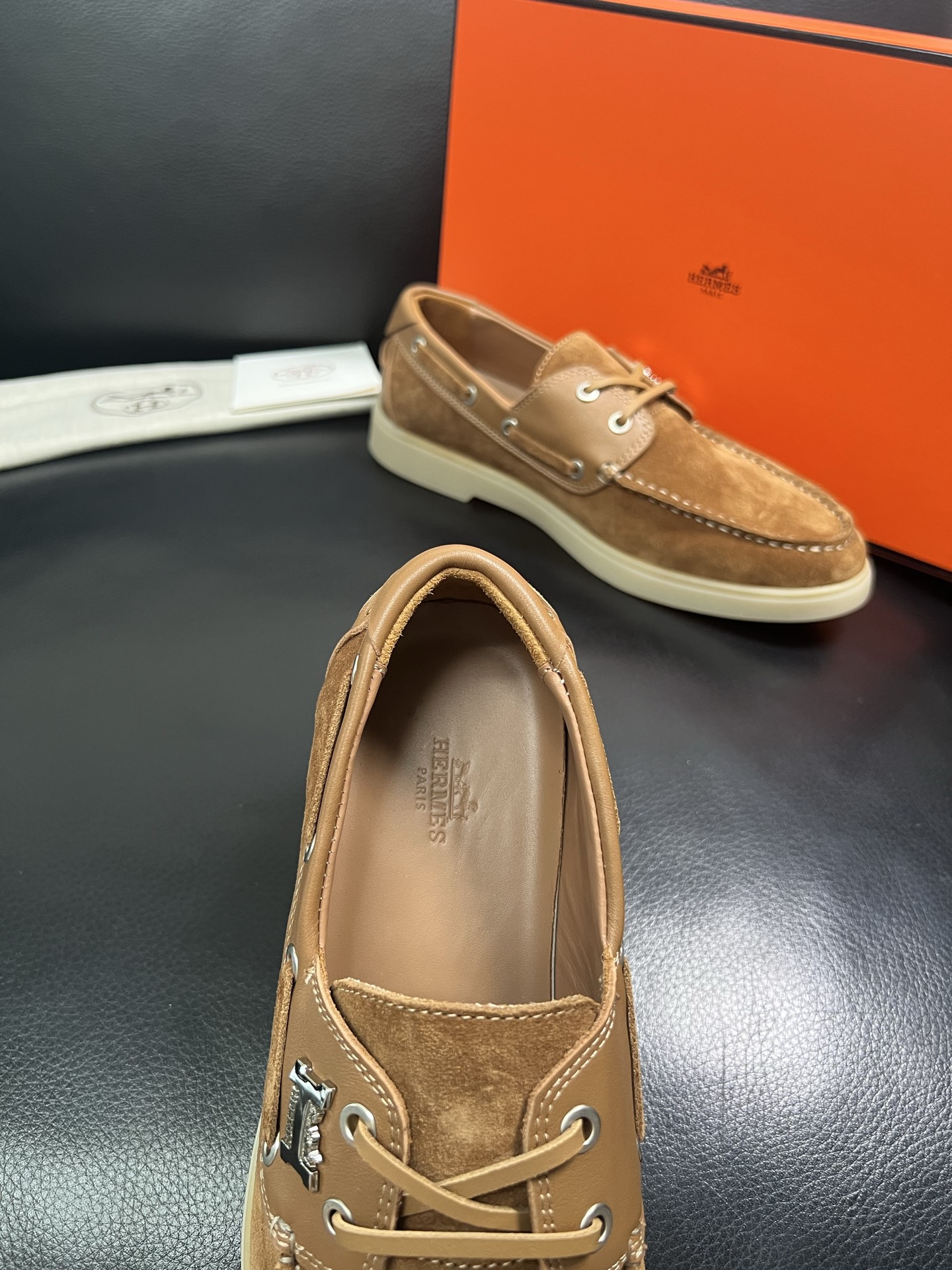 Hermes 顶级代购 爱马仕 专柜同步发售 原厂配置，意大利进口原版牛皮面料，高品质拼接复杂工艺，进口